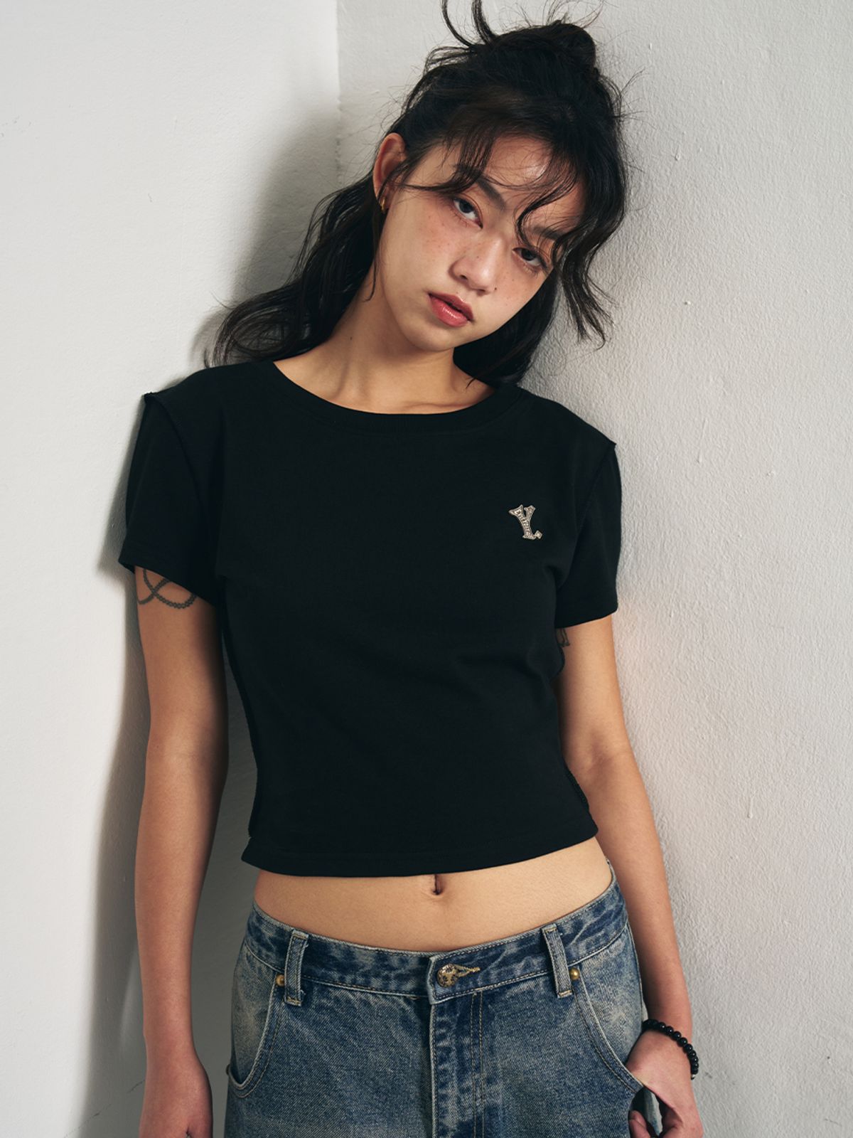 와이이이엘(YEEL) Y. SLIM FIT T-SHIRT BLACK