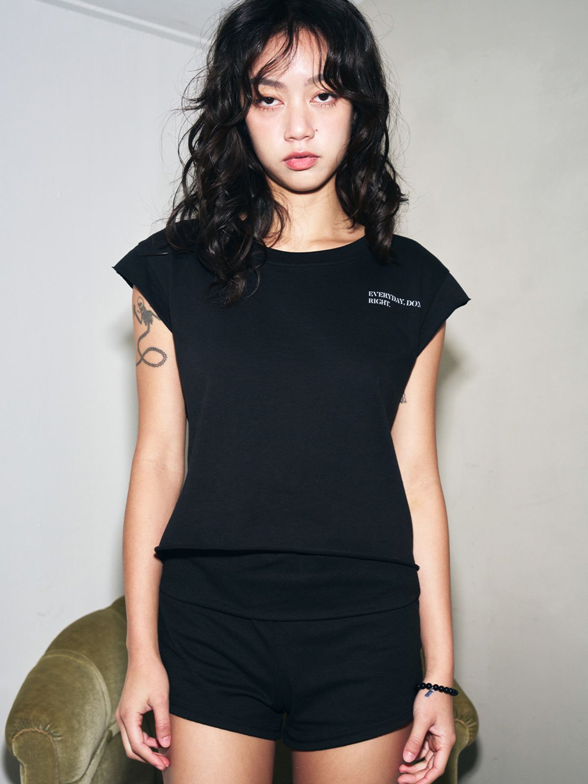 와이이이엘(YEEL) Y. CAP SLEEVE T-SHIRT BLACK
