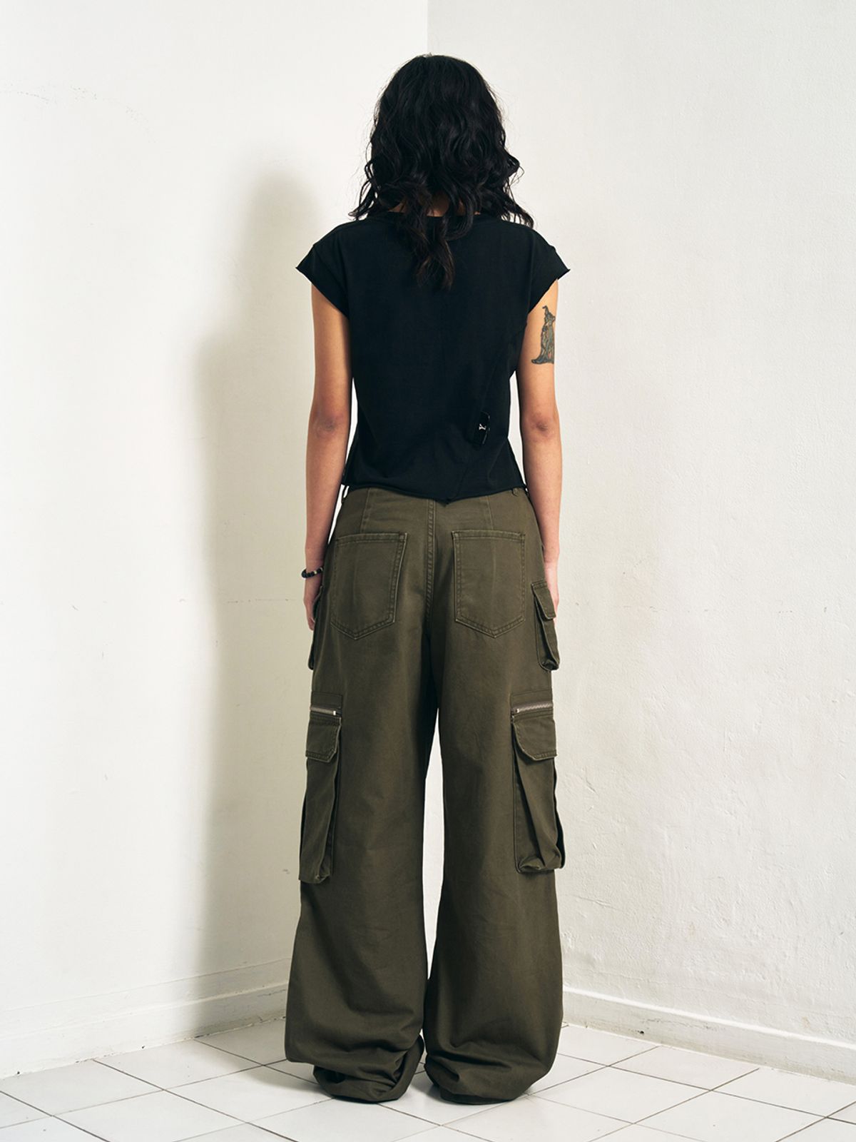 와이이이엘(YEEL) Y. CAP SLEEVE T-SHIRT BLACK