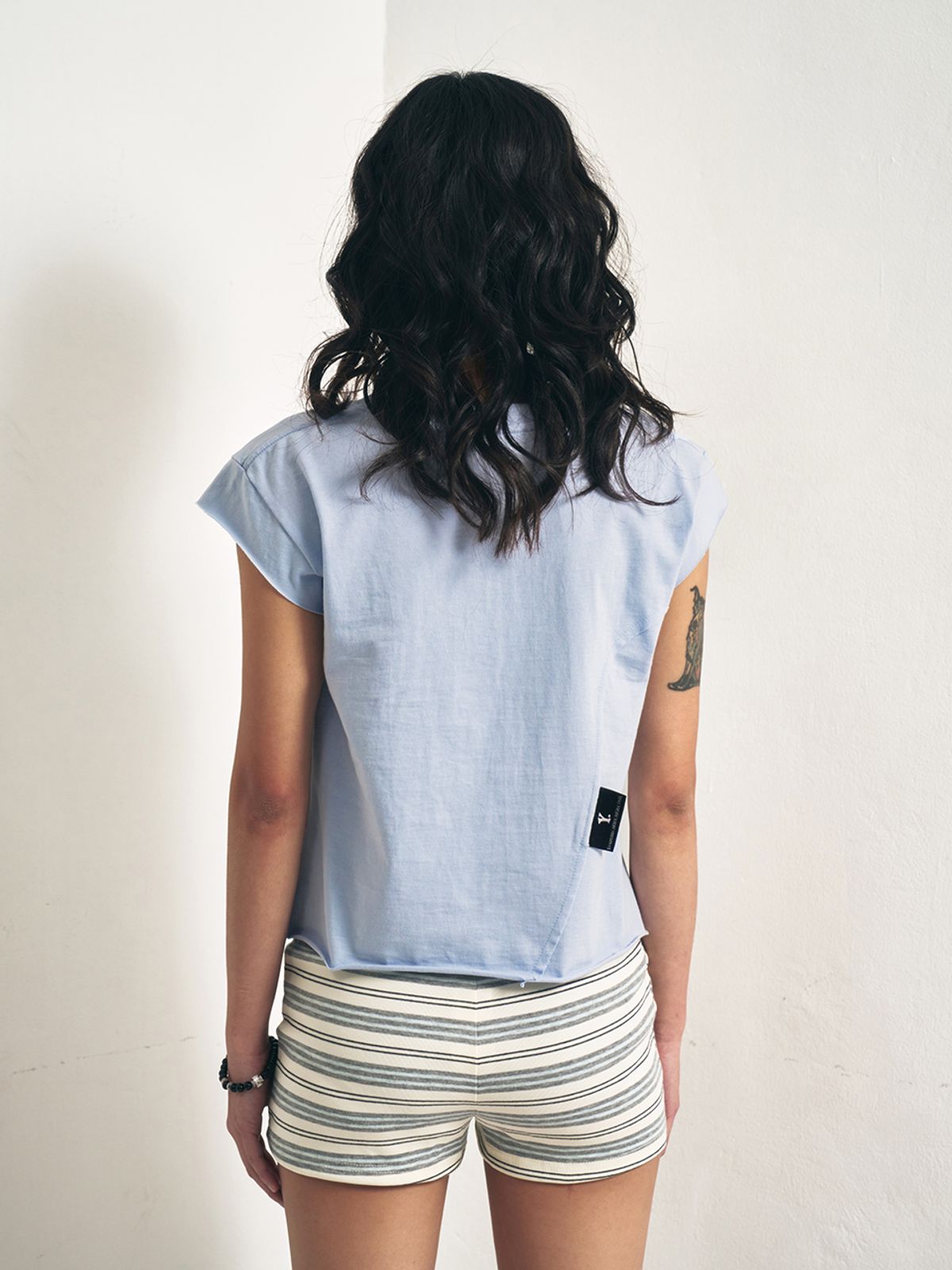 와이이이엘(YEEL) Y. CAP SLEEVE T-SHIRT LIGHT BLUE