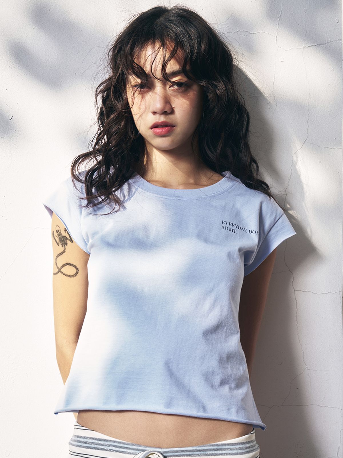 와이이이엘(YEEL) Y. CAP SLEEVE T-SHIRT LIGHT BLUE