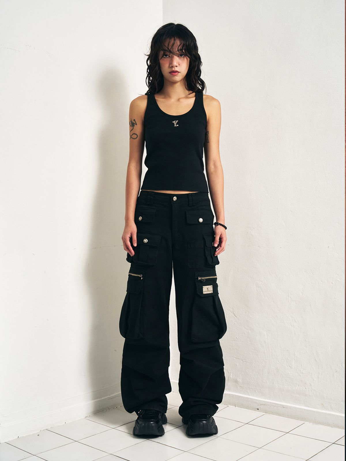 와이이이엘(YEEL) Y. RIBBED SLEEVELESS TOP BLACK