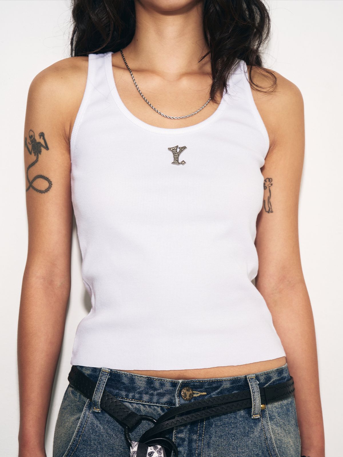 와이이이엘(YEEL) Y. RIBBED SLEEVELESS TOP WHITE