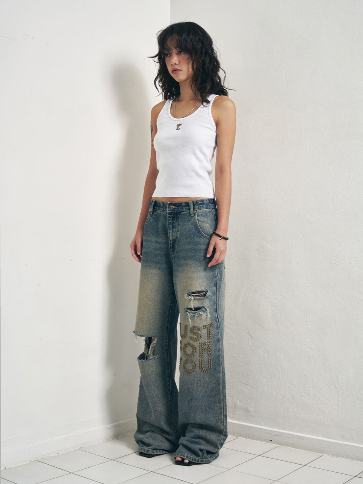 와이이이엘(YEEL) Y. STUD DISTRESSED JEANS
