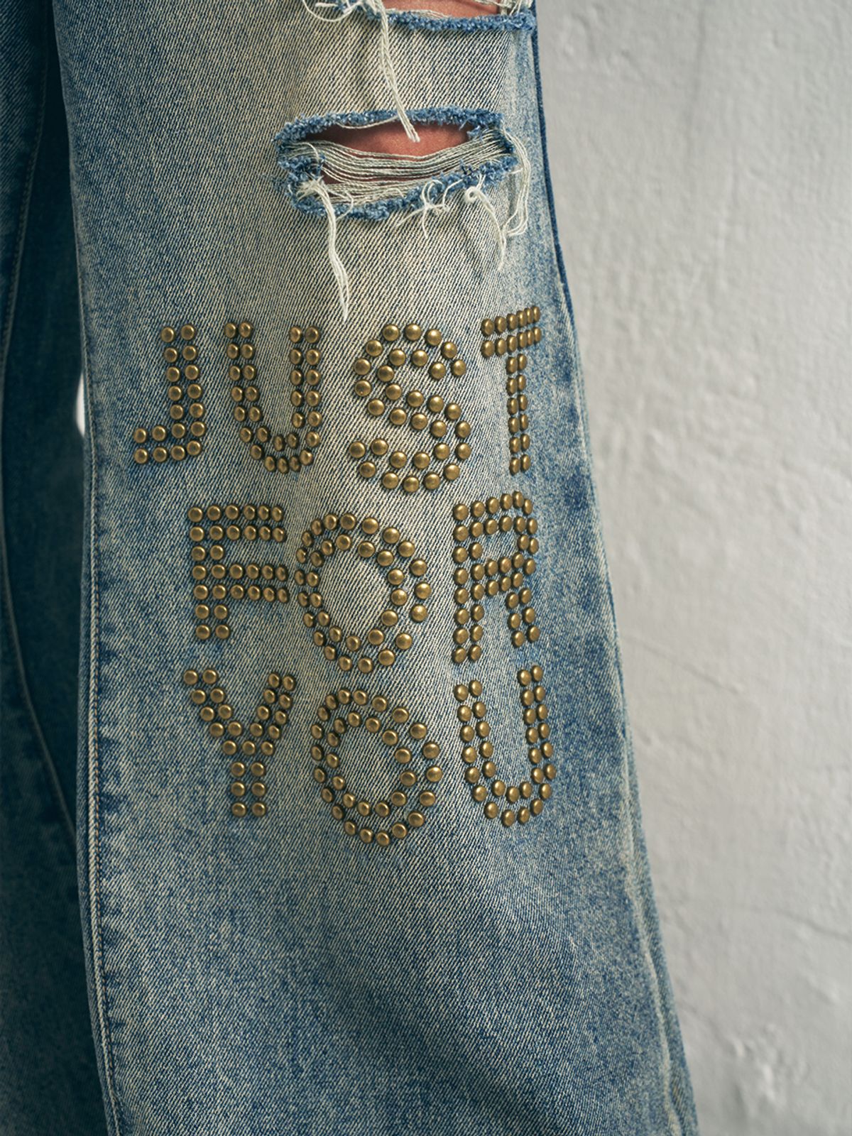 와이이이엘(YEEL) Y. STUD DISTRESSED JEANS