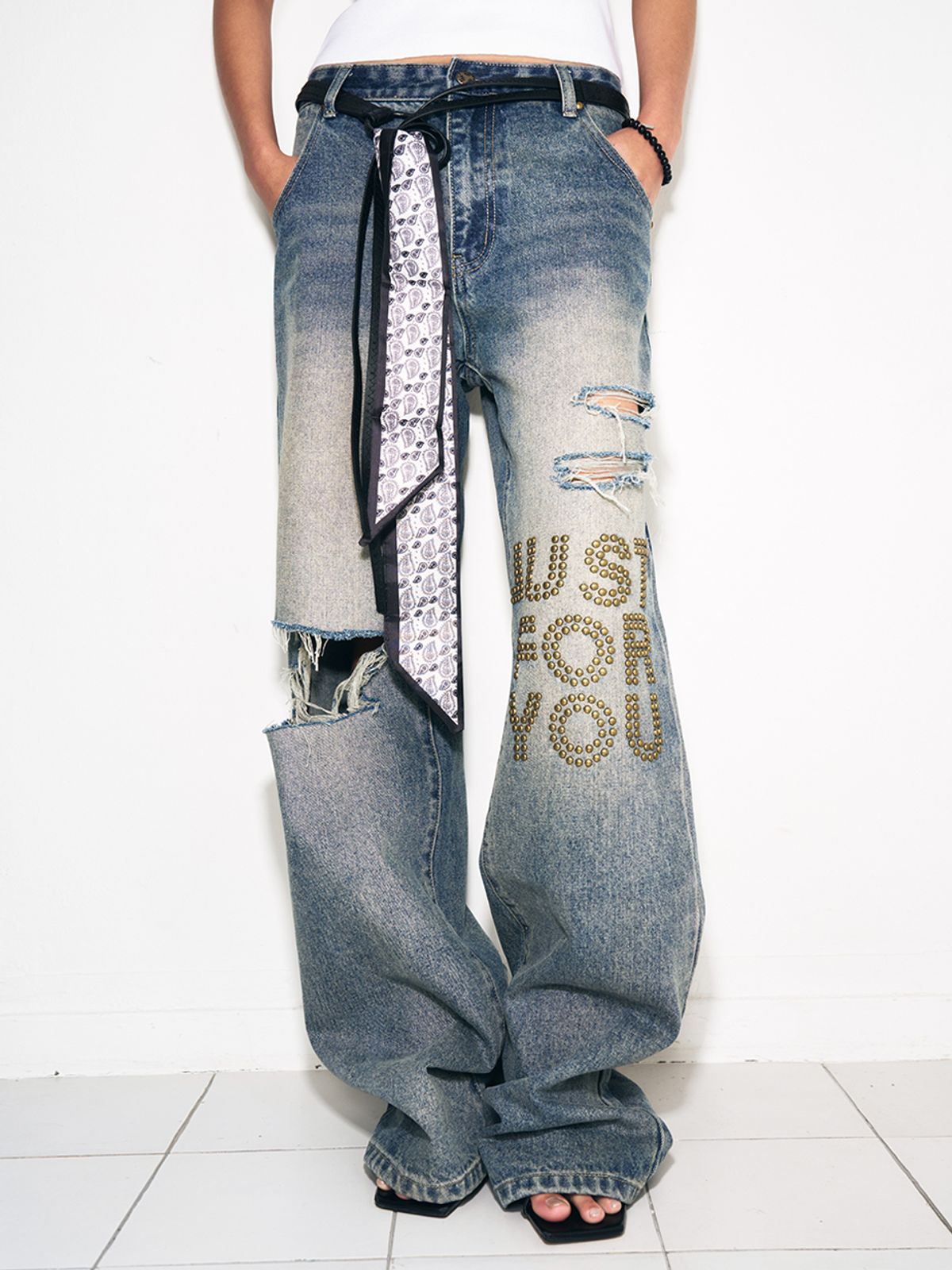 와이이이엘(YEEL) Y. STUD DISTRESSED JEANS