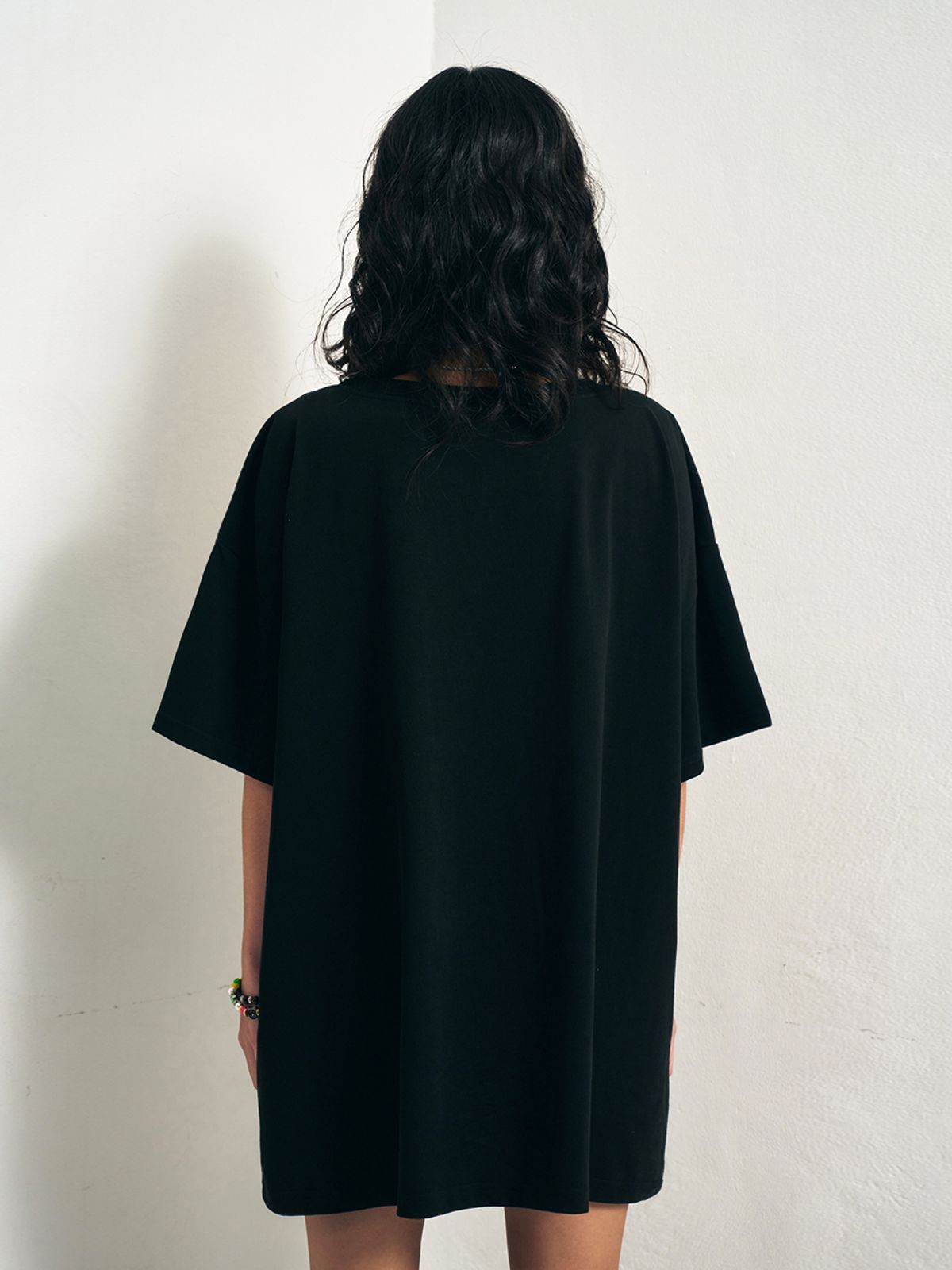 와이이이엘(YEEL) Y. STUDDED OVERSIZED T-SHIRT BLACK