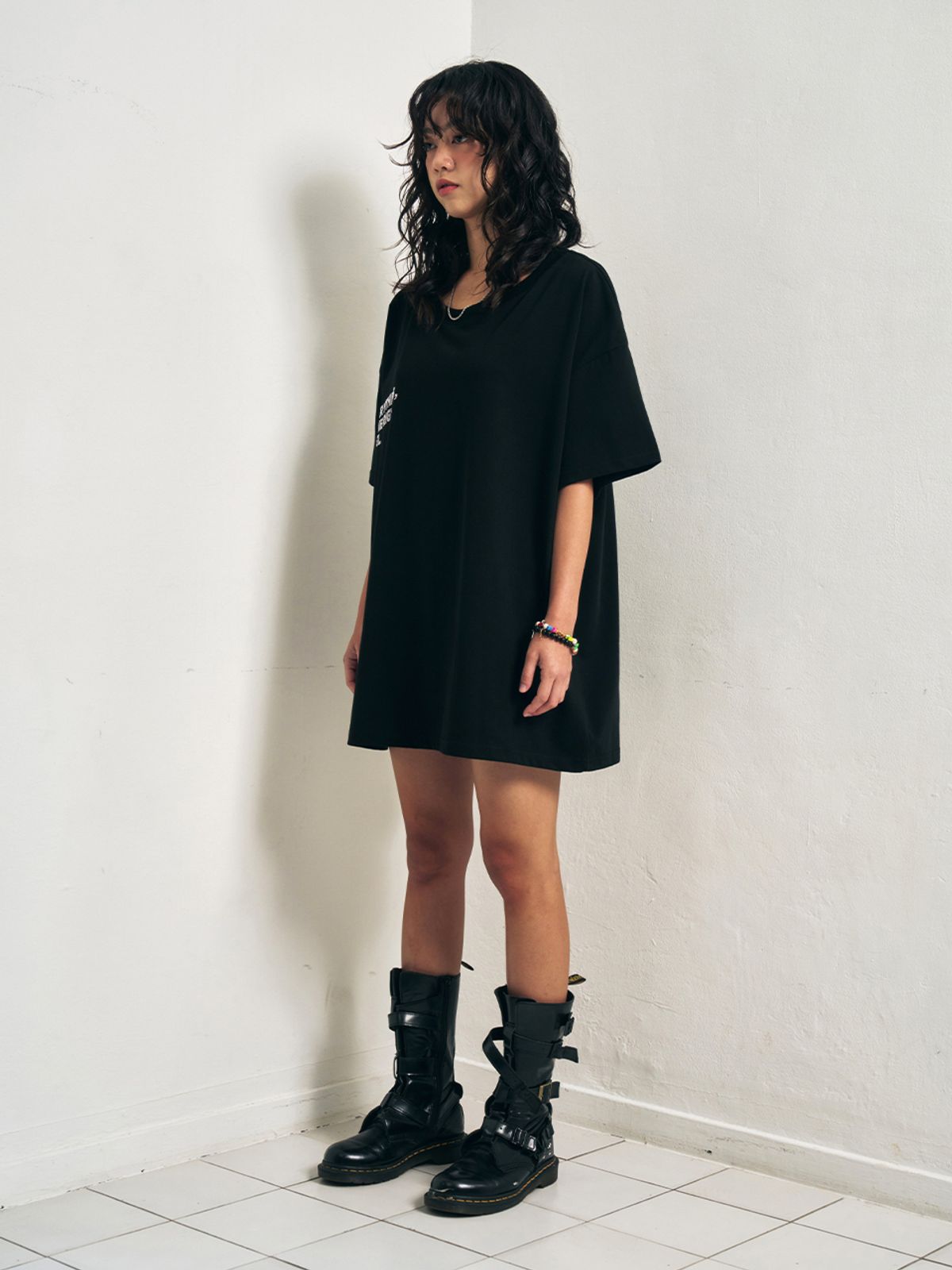 와이이이엘(YEEL) Y. STUDDED OVERSIZED T-SHIRT BLACK