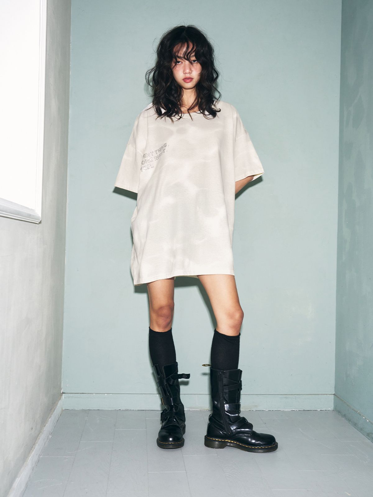 와이이이엘(YEEL) Y. STUDDED OVERSIZED T-SHIRT IVORY