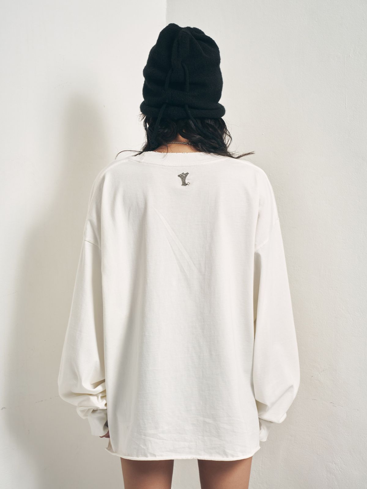 와이이이엘(YEEL) Y. LETTERING LONG-SLEEVE TOP IVORY