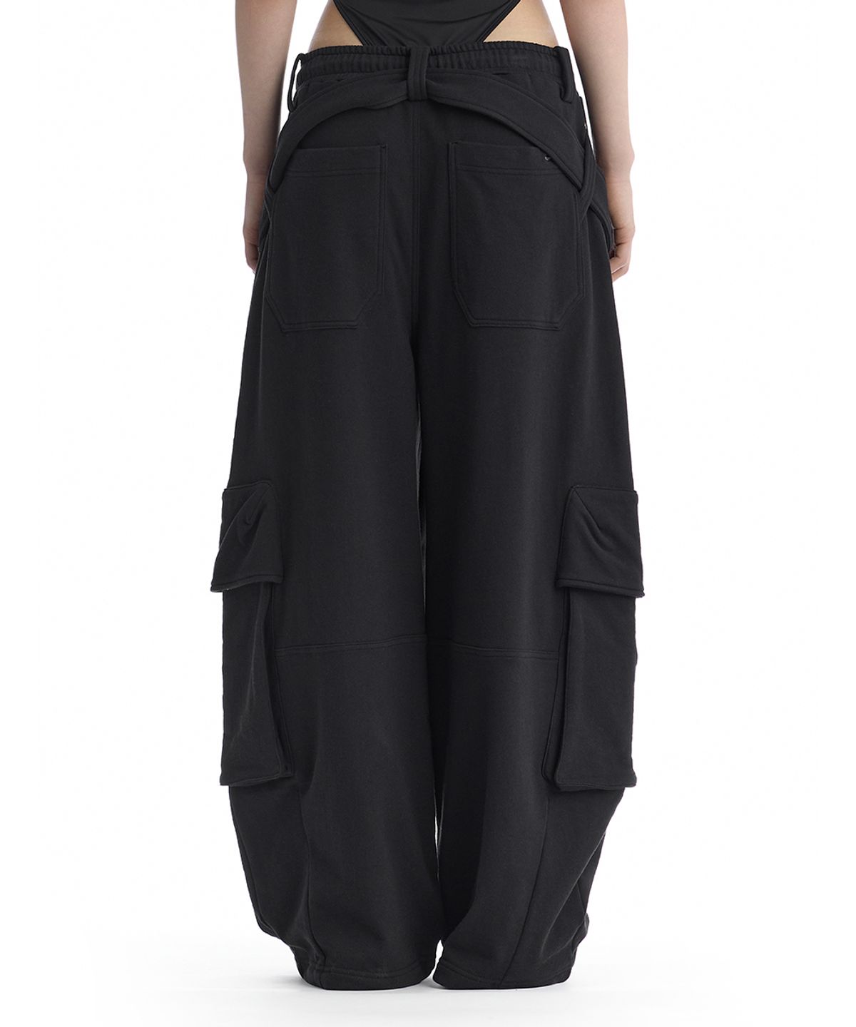 트리밍버드(TREEMINGBIRD) Utility Belted Cargo Sweat Pants [ Black ]