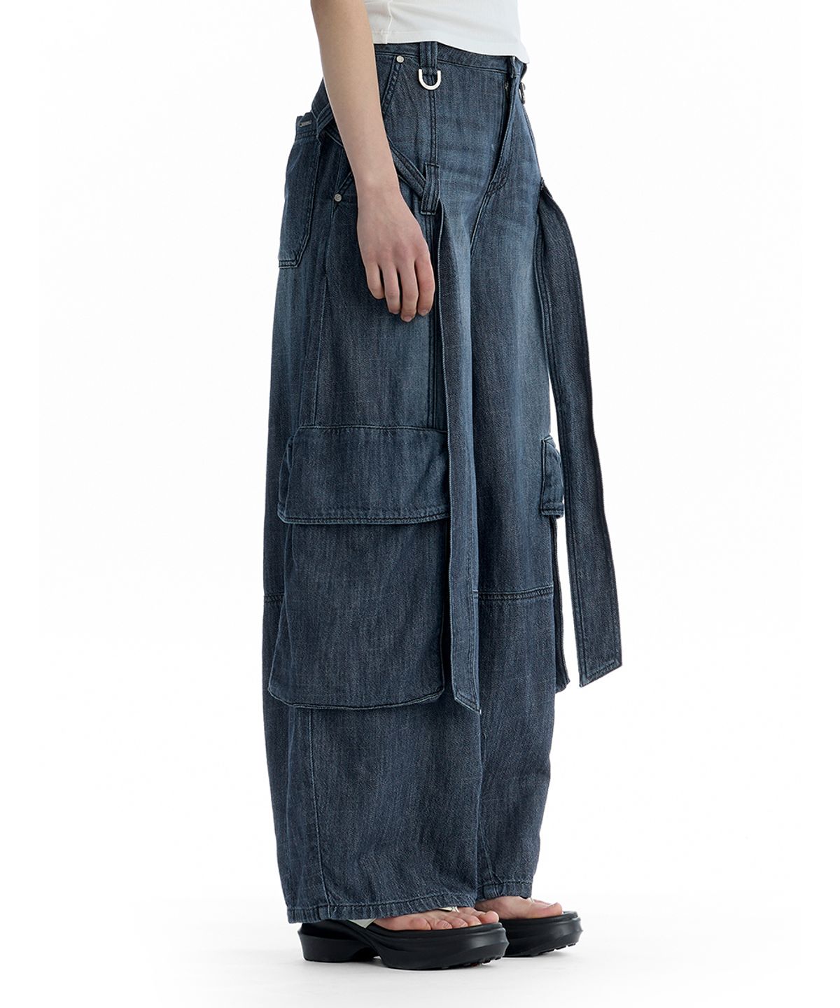 트리밍버드(TREEMINGBIRD) Utility Belted Cargo Denim Pants [ Blue ]