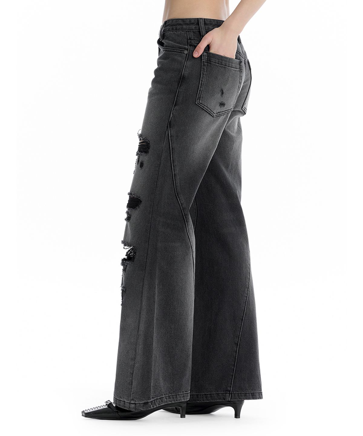 트리밍버드(TREEMINGBIRD) Distressed Bootcut Denim Pants [ Black ]