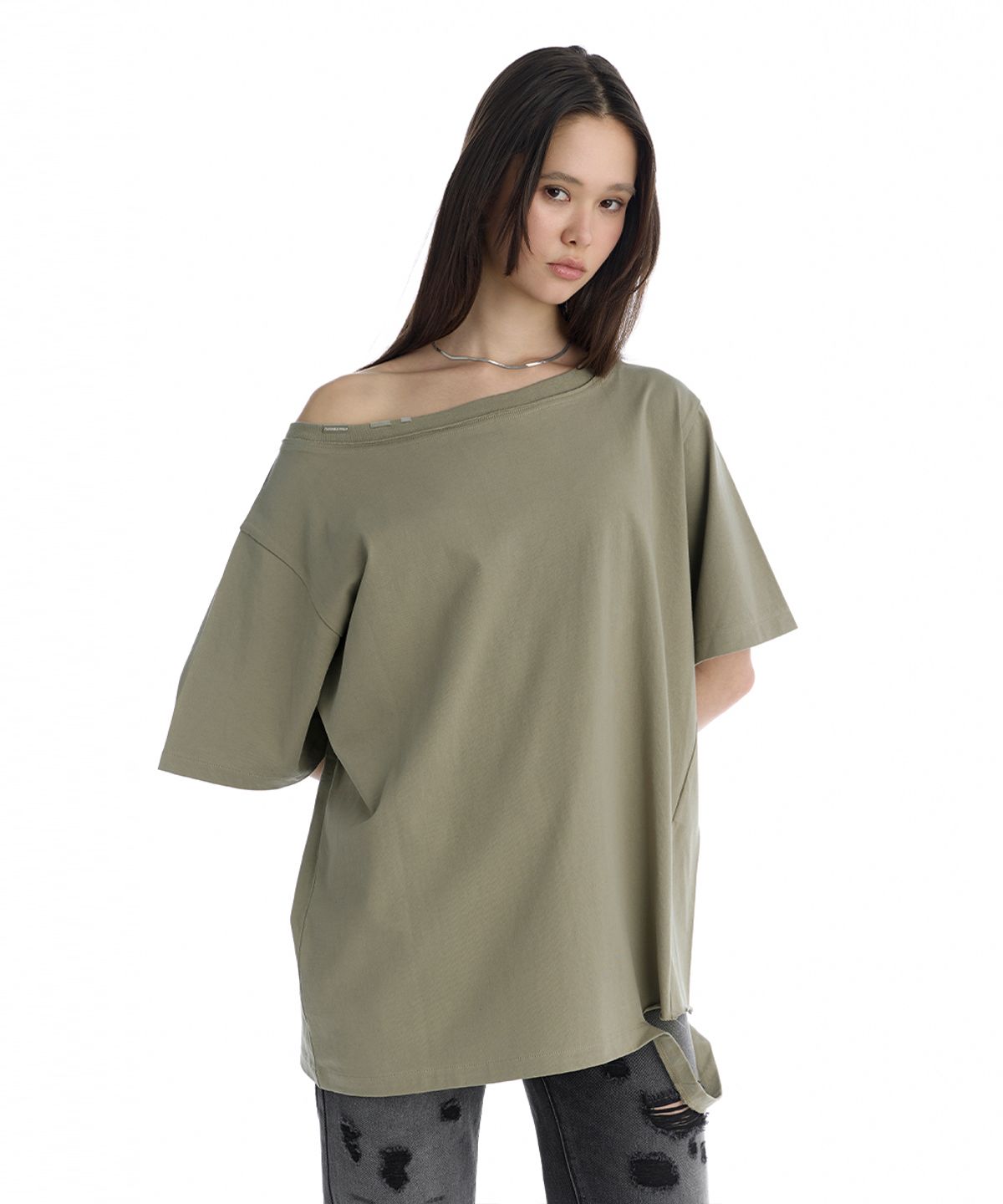 트리밍버드(TREEMINGBIRD) Off-Shoulder Raw Edge T-Shirt [ Khaki ]