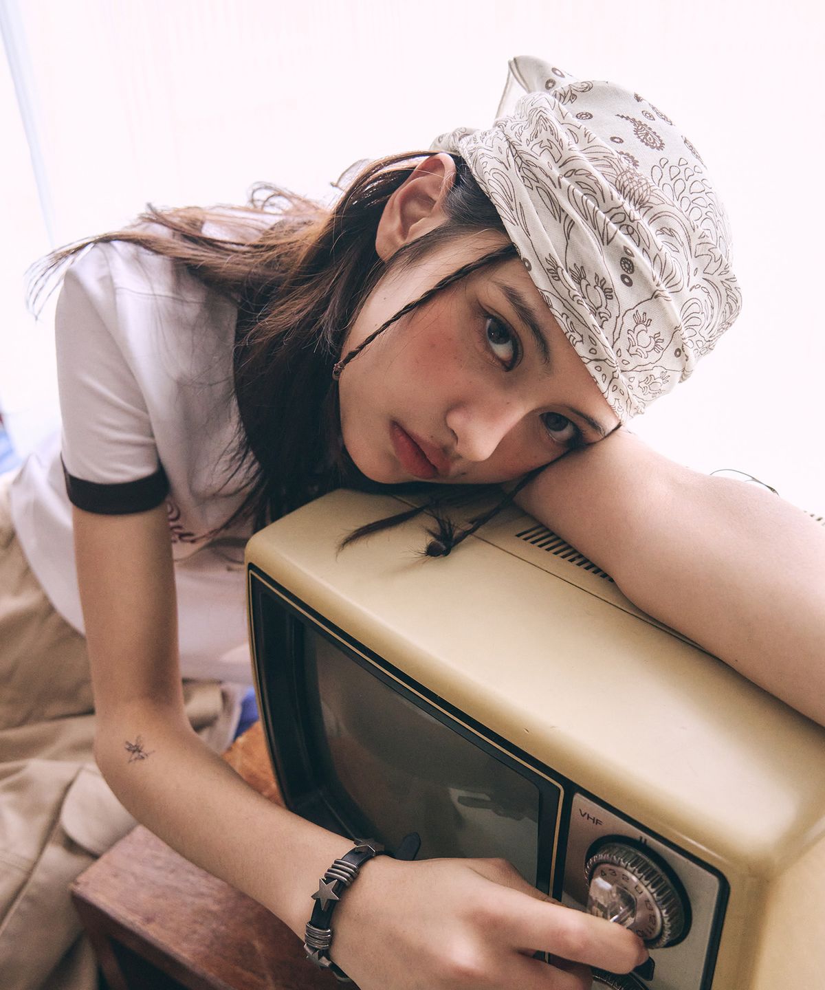 레더리(LEATHERY) 플라워 차일드 스카프 [2COLOR]