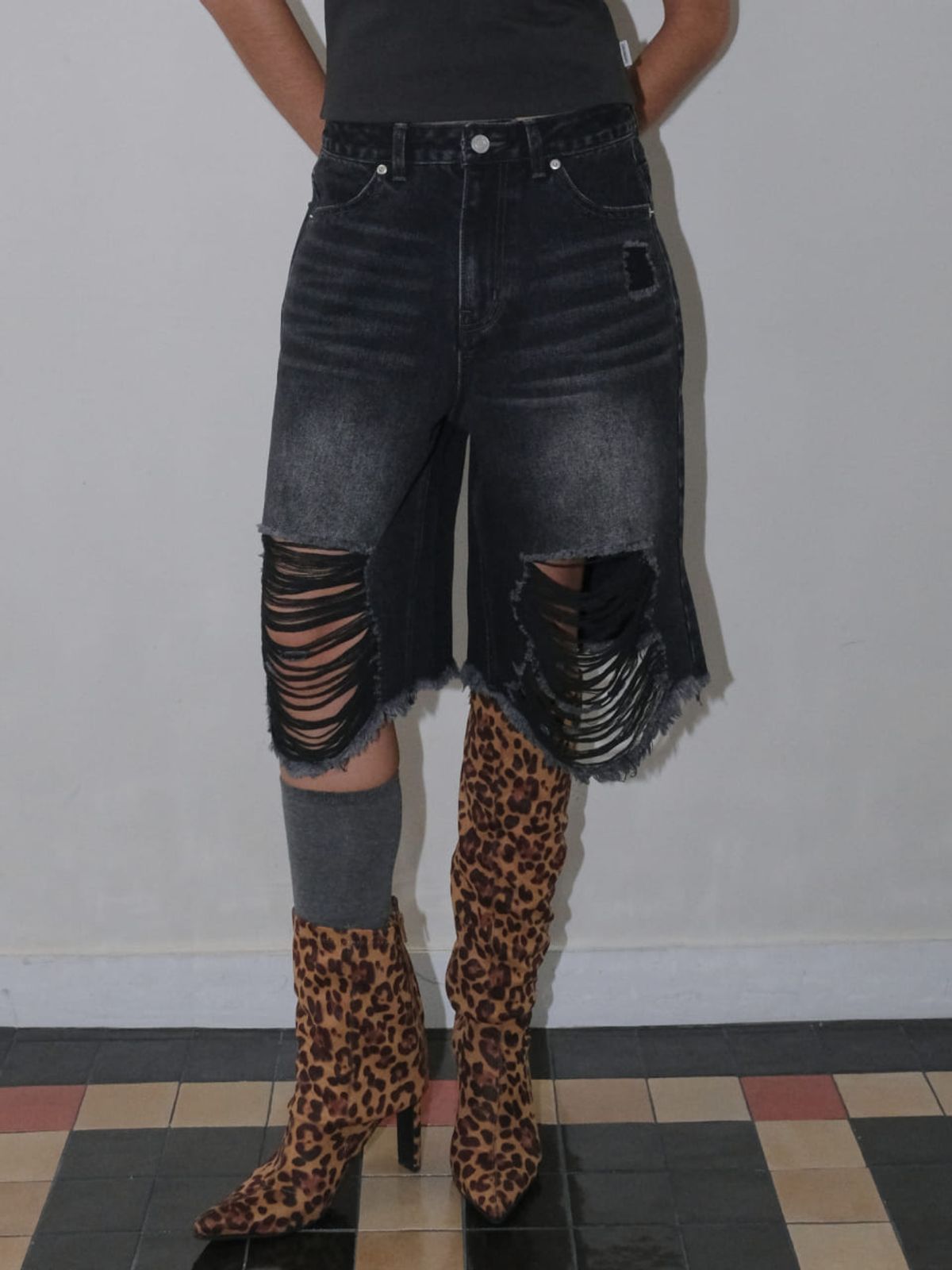 오디너리 홀리데이(ORDINARY HOLIDAY) DESTROYED WIDE DENIM PANTS [BLACK]