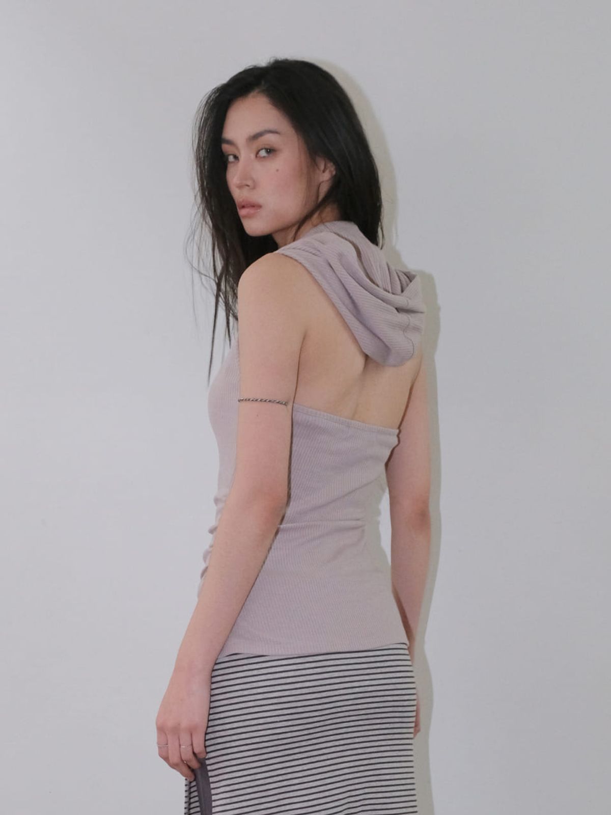 오디너리 홀리데이(ORDINARY HOLIDAY) SLEEVELESS HOODIE [BEIGE]