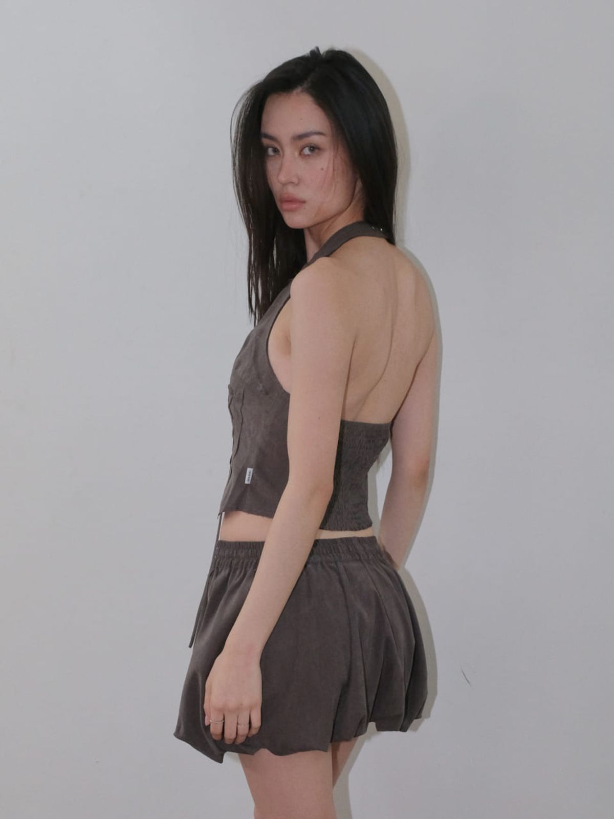 오디너리 홀리데이(ORDINARY HOLIDAY) HALTER NECK TOP [DEEP BROWN ]