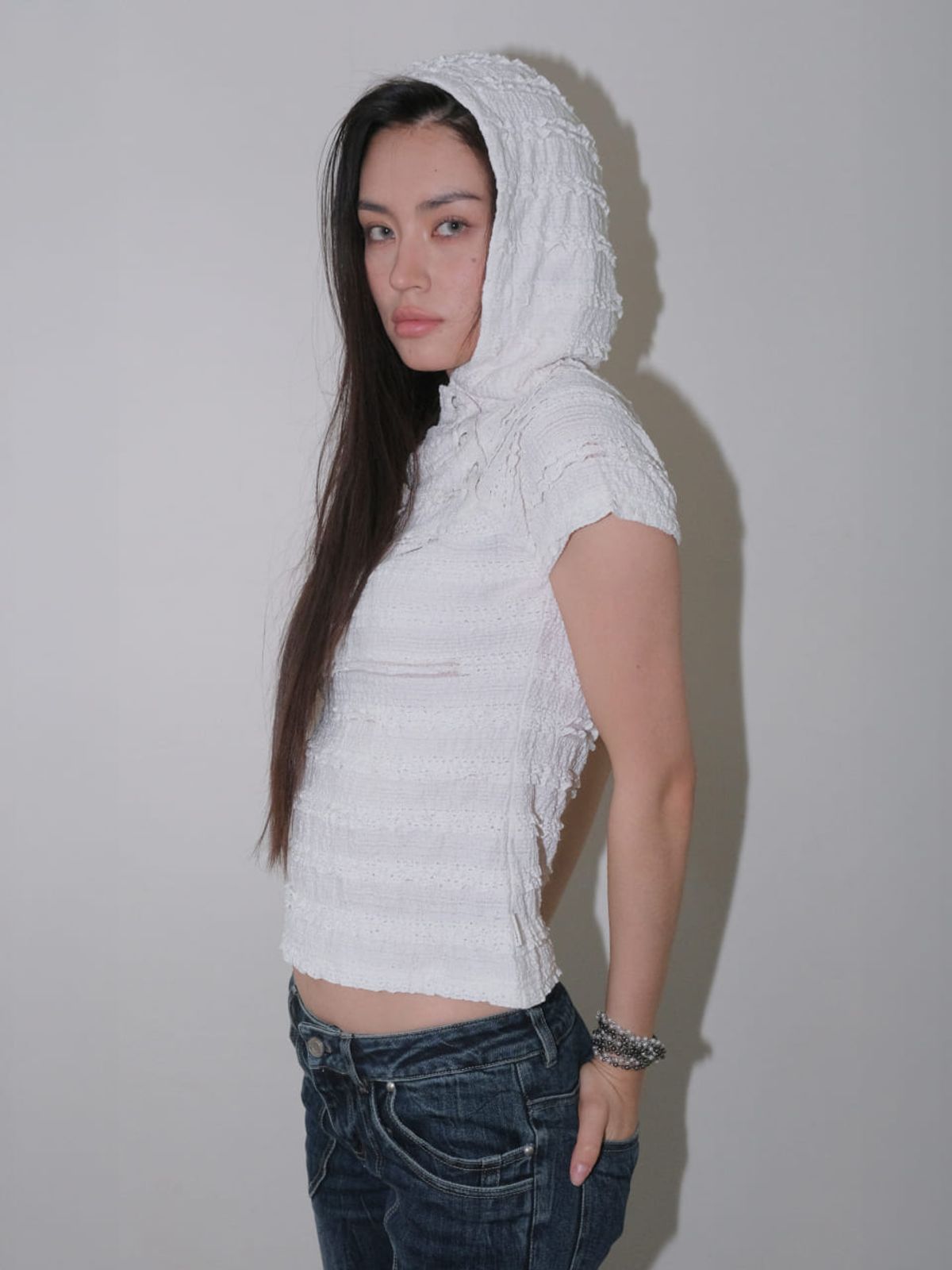 오디너리 홀리데이(ORDINARY HOLIDAY) FRILL HOODIE [IVORY]