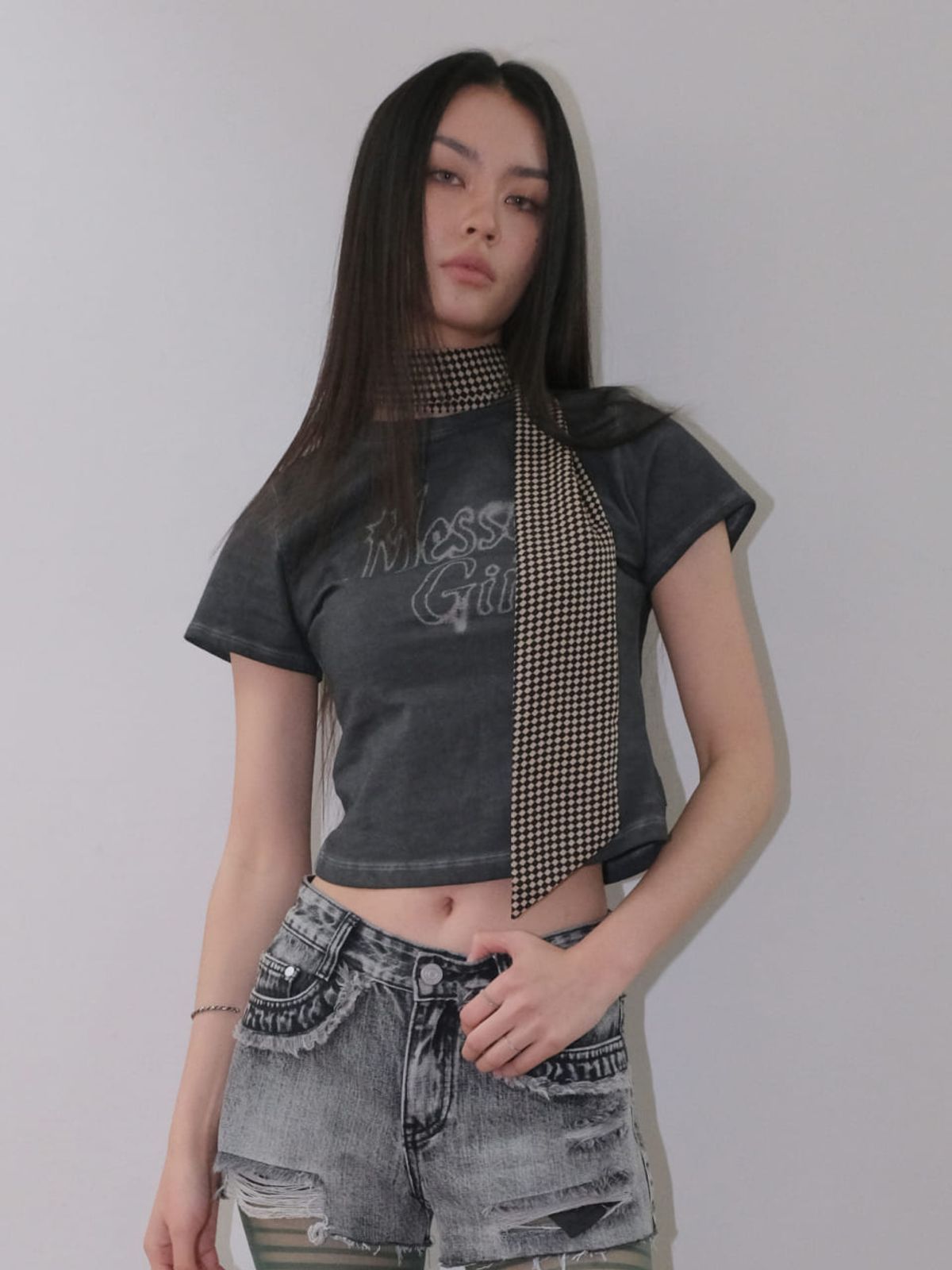 오디너리 홀리데이(ORDINARY HOLIDAY) MESSY GRAPHIC T-SHIRT [CHARCOAL]