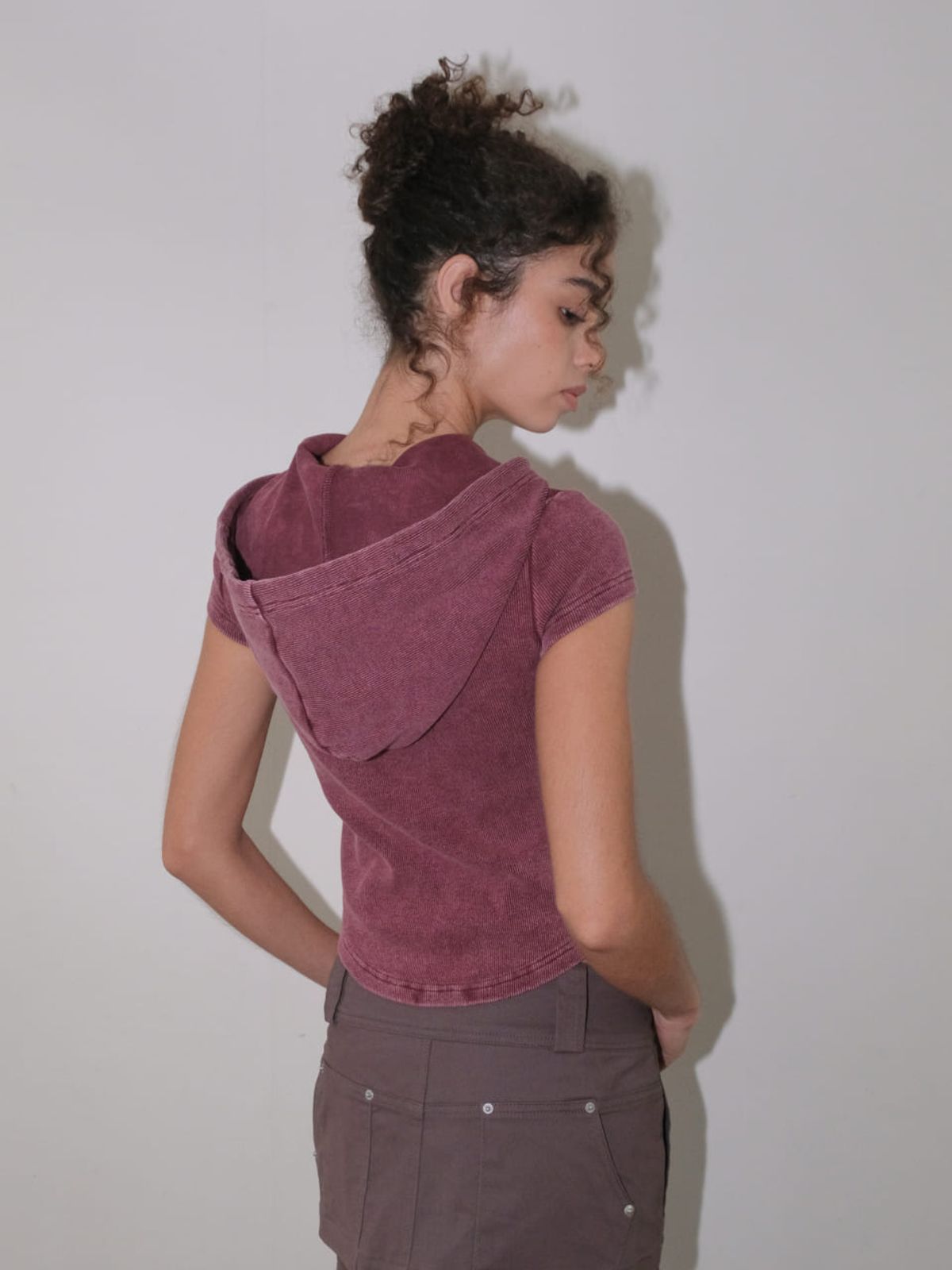 오디너리 홀리데이(ORDINARY HOLIDAY) HALF SLEEVE PIGMENT SLIM LINE ZIP-UP [PURPLE]