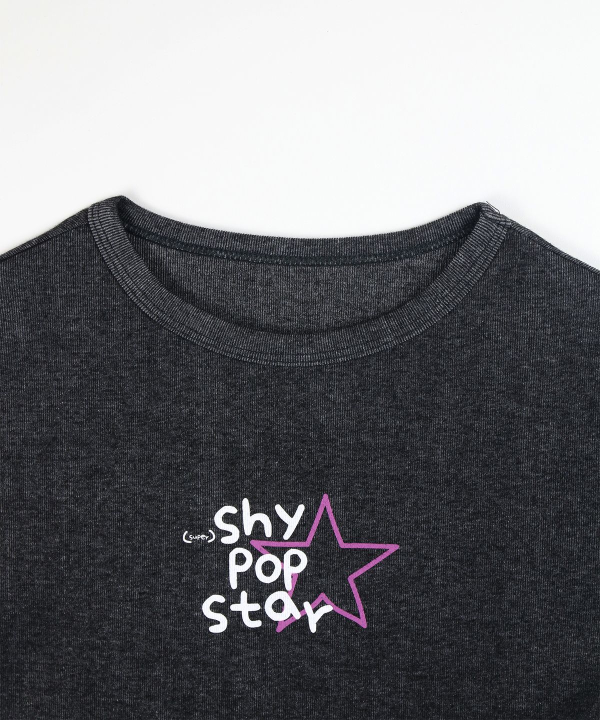 카렌다(KALENDAR) (Super)Shy Pop Star Baby Tee [Charcoal]