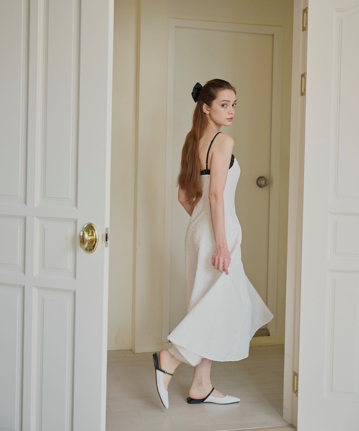 알리에나(ALIENAR) Satin shirring coloring dress