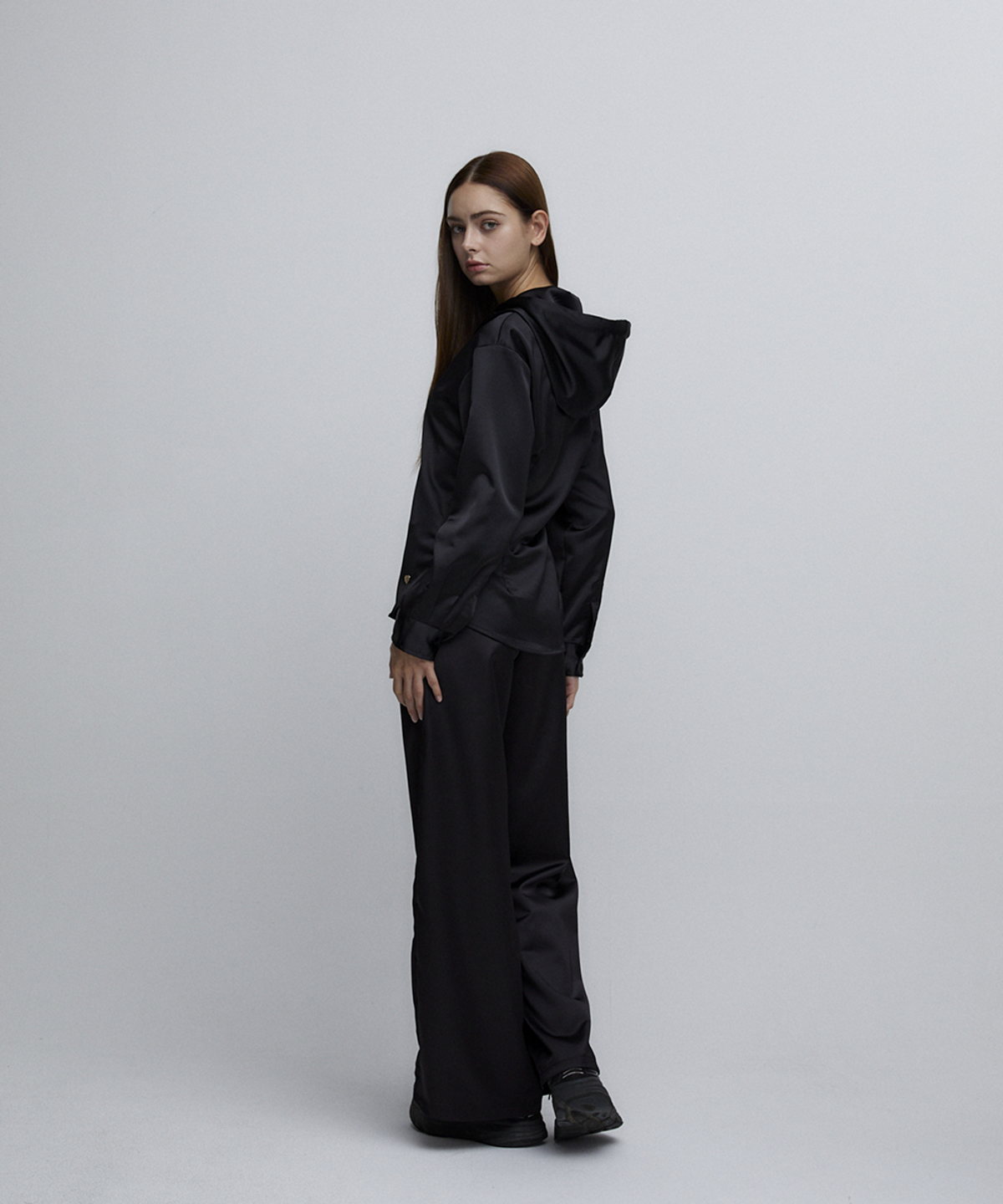 알리에나(ALIENAR) Satin wide pants