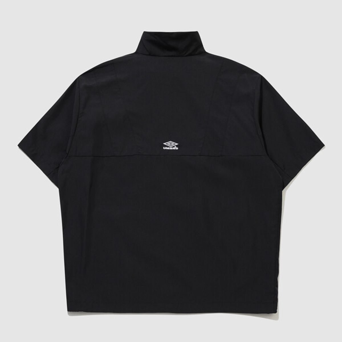 엄브로(UMBRO) HBL OG 컬러블럭 반팔 스탠넥 아노락 블랙 UR221CWT56