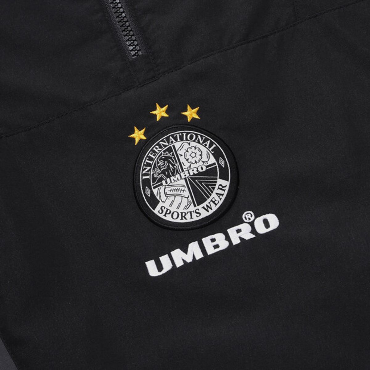 엄브로(UMBRO) HBL OG 컬러블럭 반팔 스탠넥 아노락 블랙 UR221CWT56
