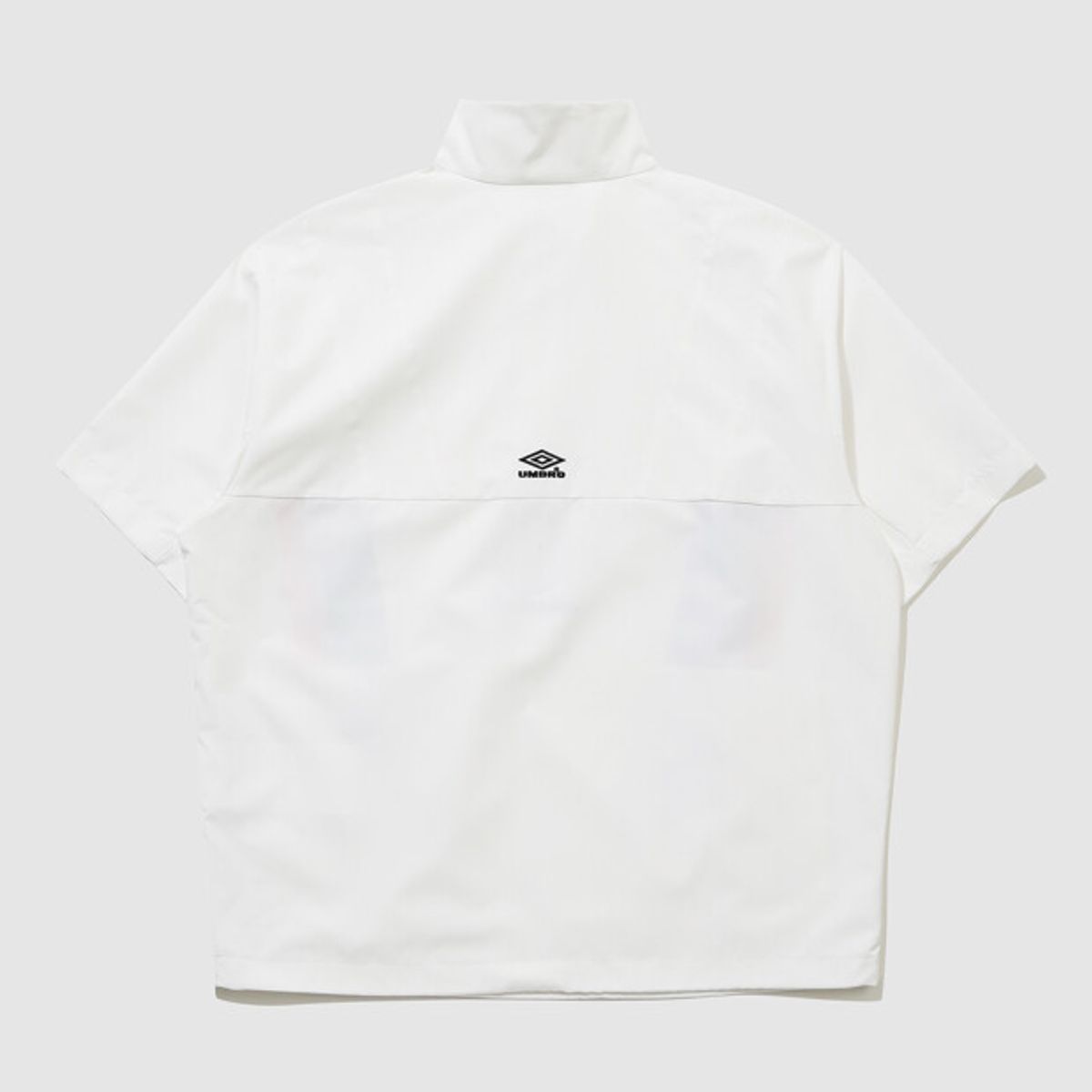 엄브로(UMBRO) HBL OG 컬러블럭 반팔 스탠넥 아노락 아이보리 UR221CWT56