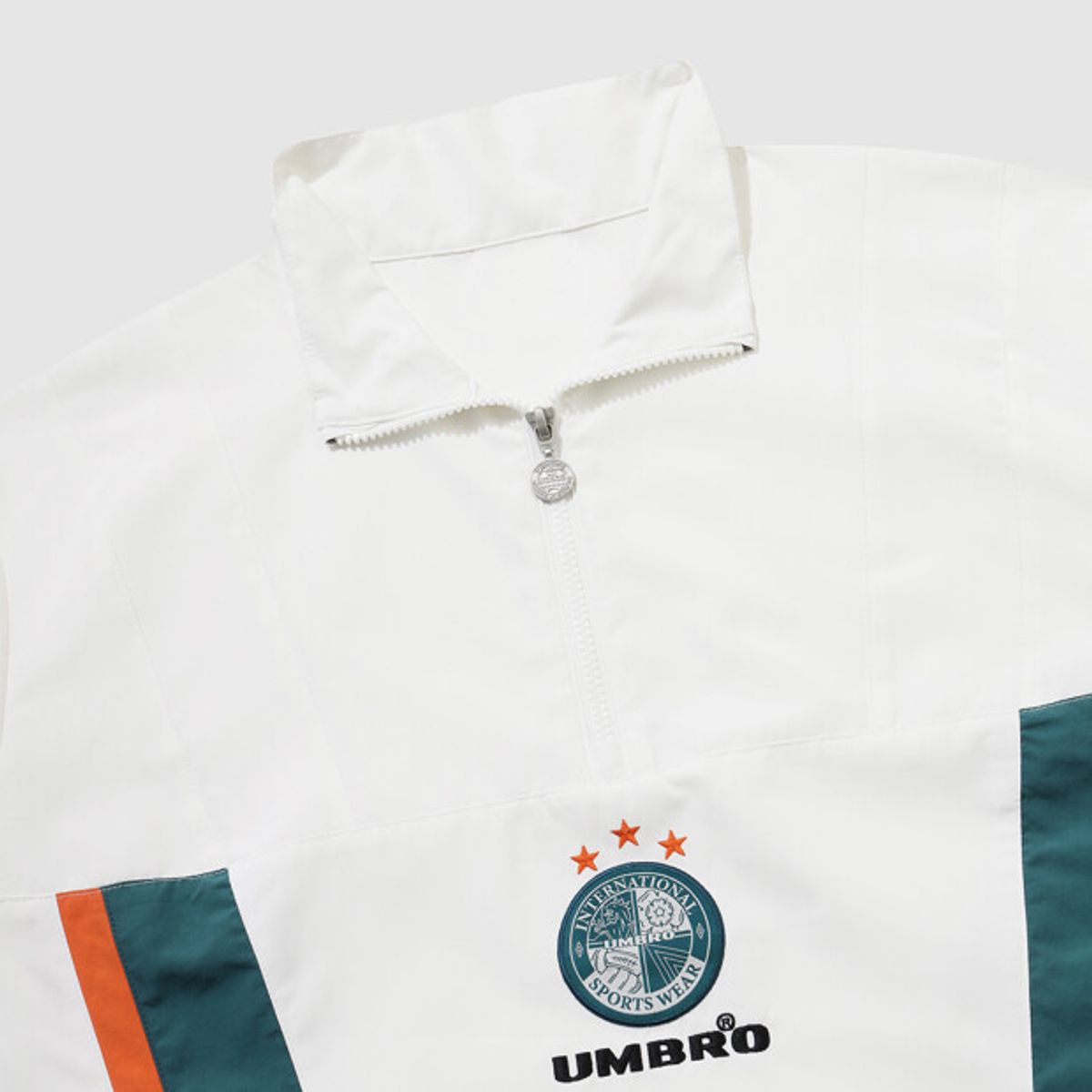 엄브로(UMBRO) HBL OG 컬러블럭 반팔 스탠넥 아노락 아이보리 UR221CWT56