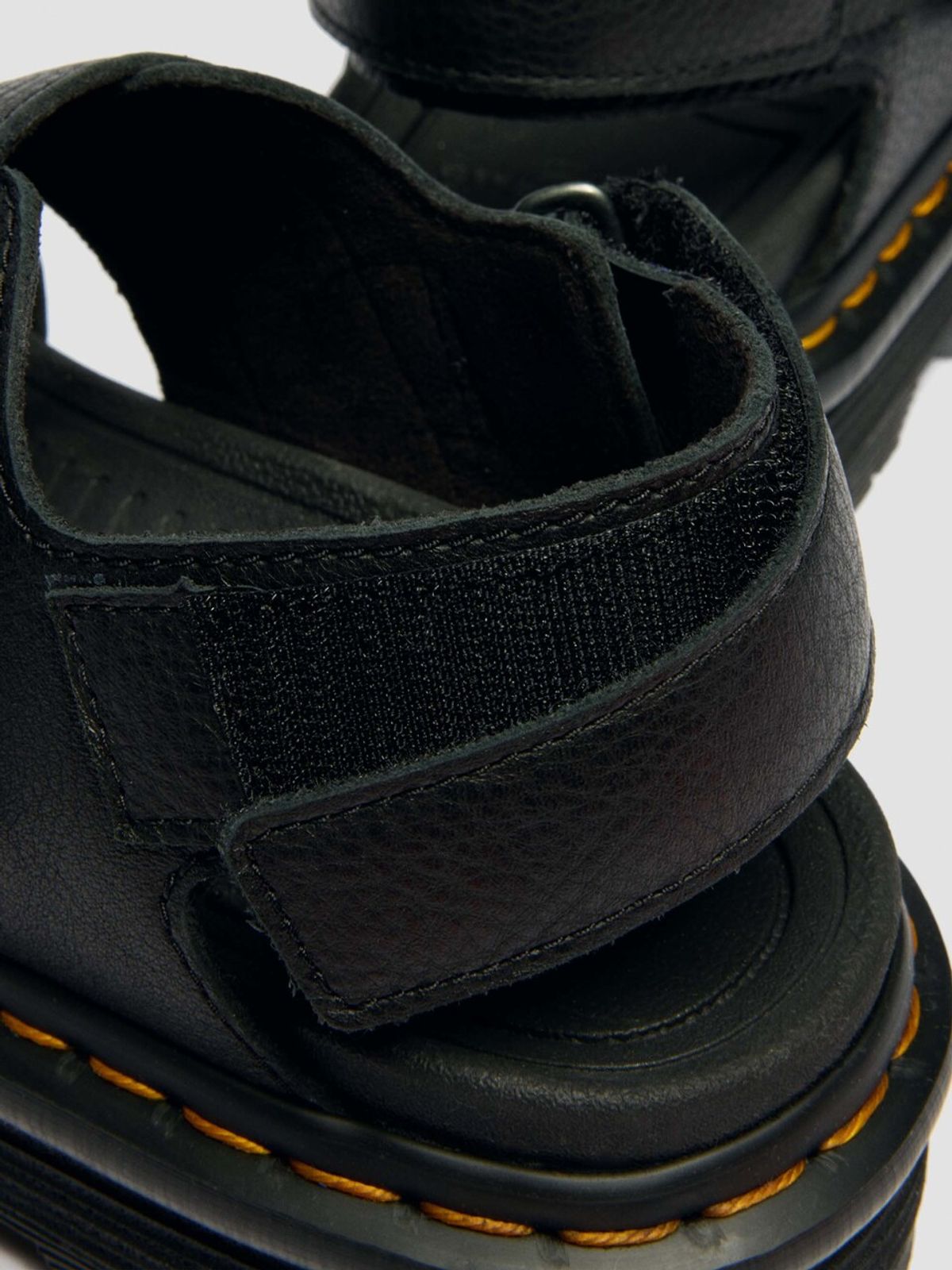 닥터마틴(DR.MARTENS) 제브잭 샌들