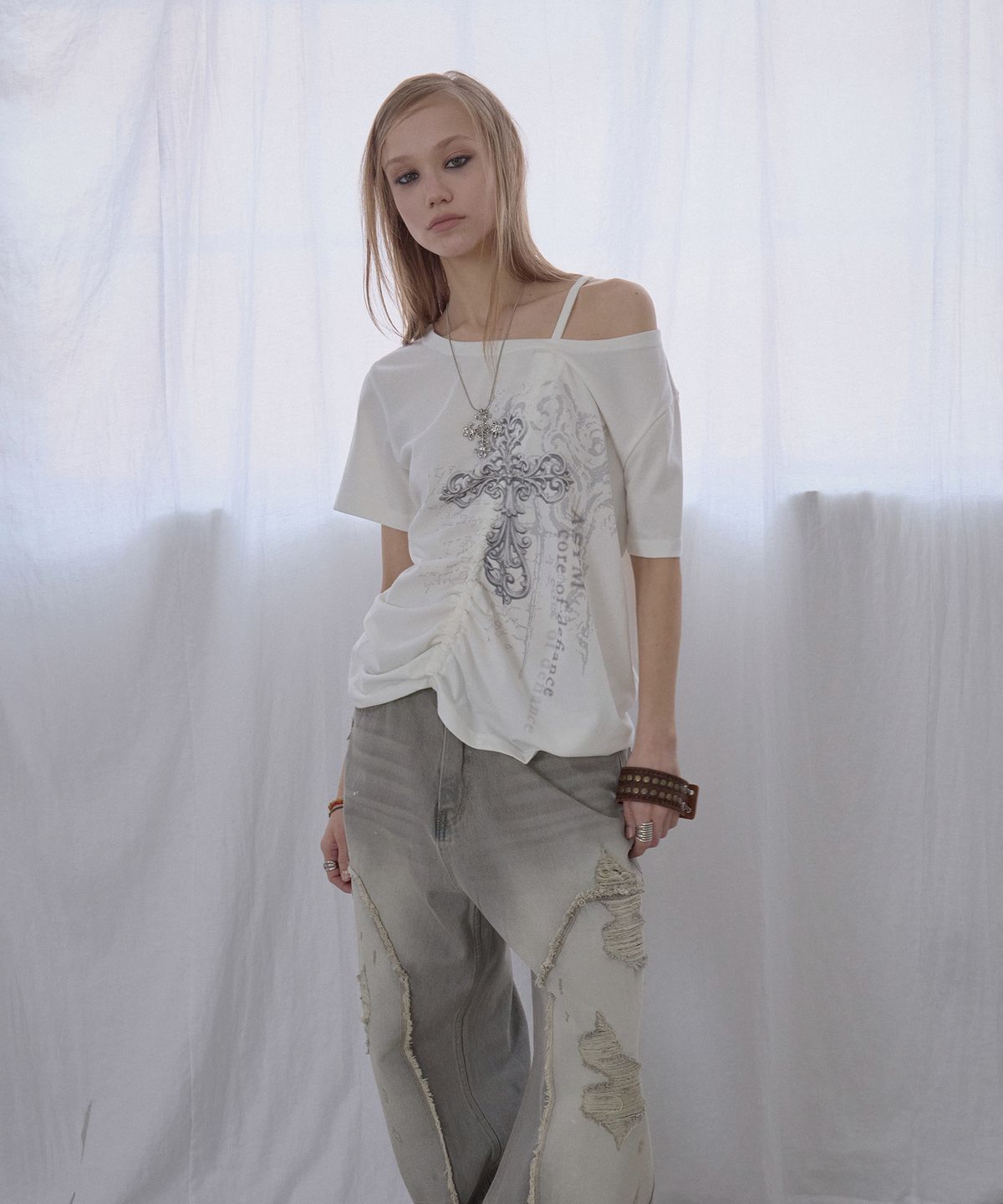 애시메트리(ASYMMETRY) SILENT CROSS SHIRRING TOP / IVORY