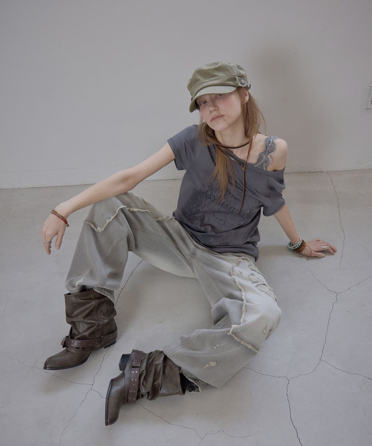 애시메트리(ASYMMETRY) FADED SLANT SILHOUETTE TOP / CHARCOAL