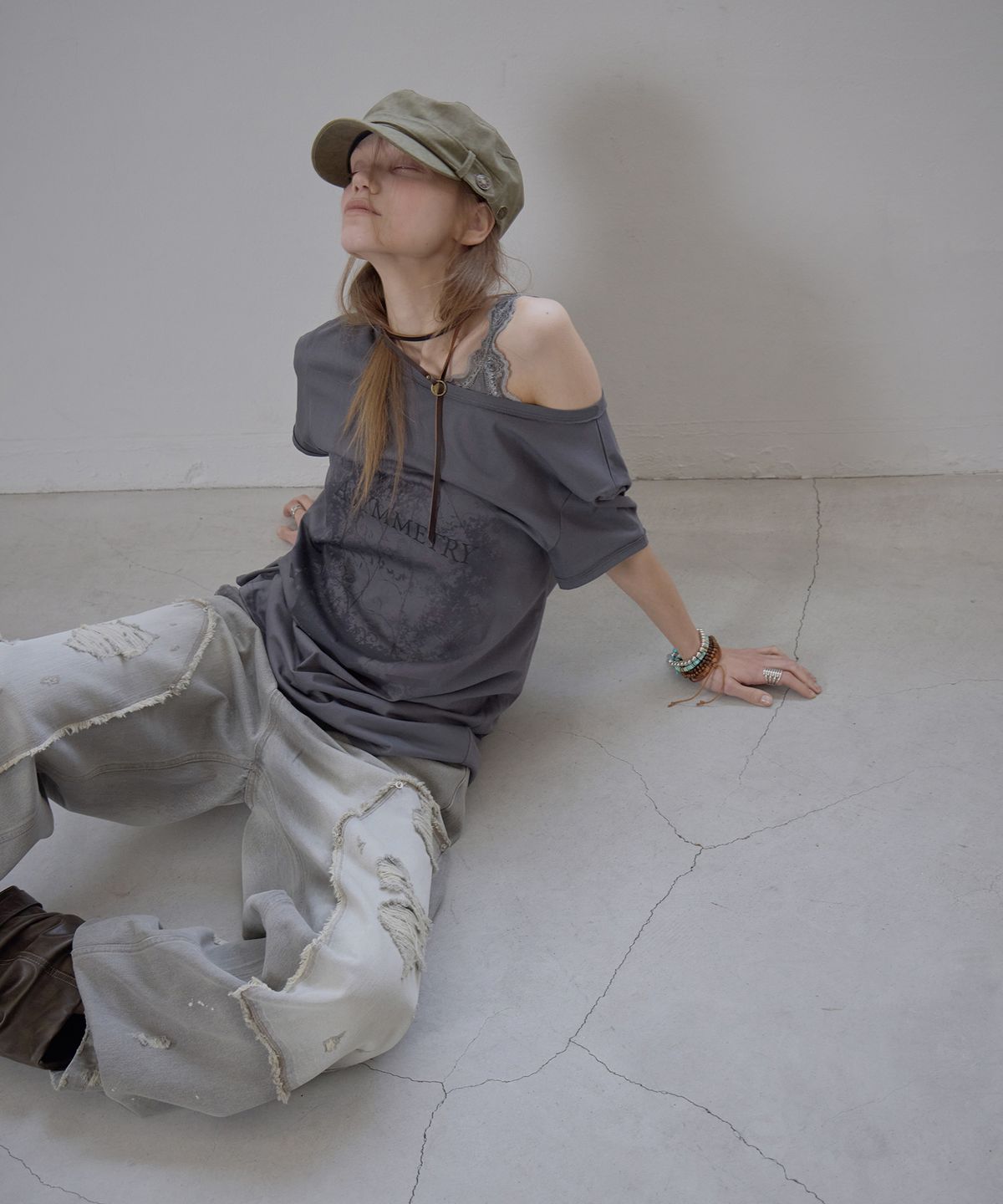 애시메트리(ASYMMETRY) FADED SLANT SILHOUETTE TOP / CHARCOAL