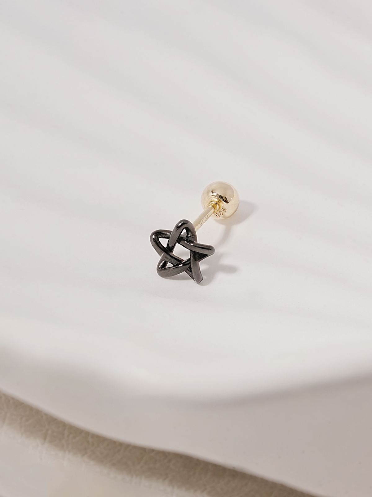 미니멀피어싱(MINIMALPIERCING) 14K 블랙 별 포인트 피어싱 귀걸이