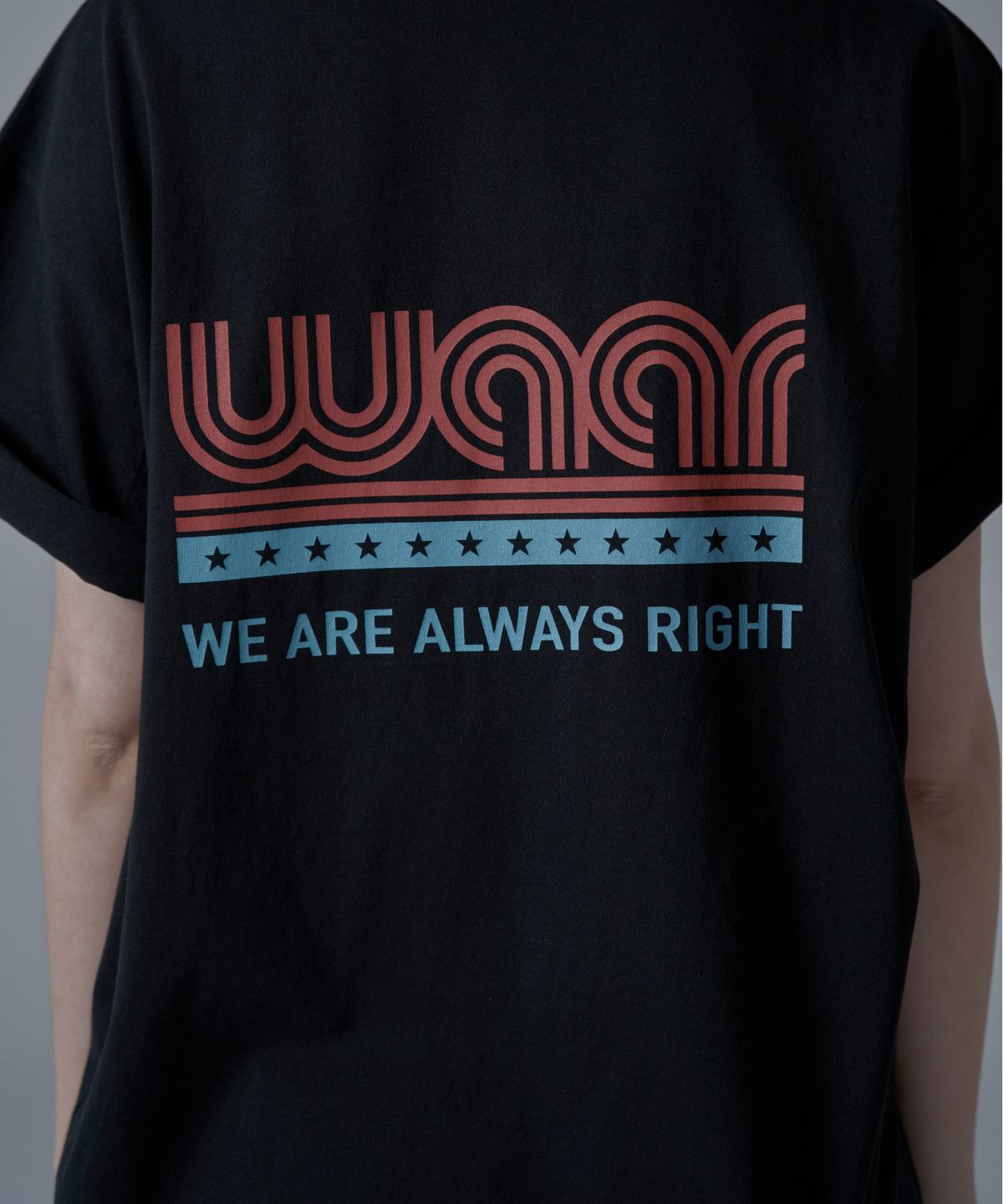 와르 포 우먼(WAARFORWOMAN) WT-65 라인 로고 오버핏 반팔 티셔츠_블랙
