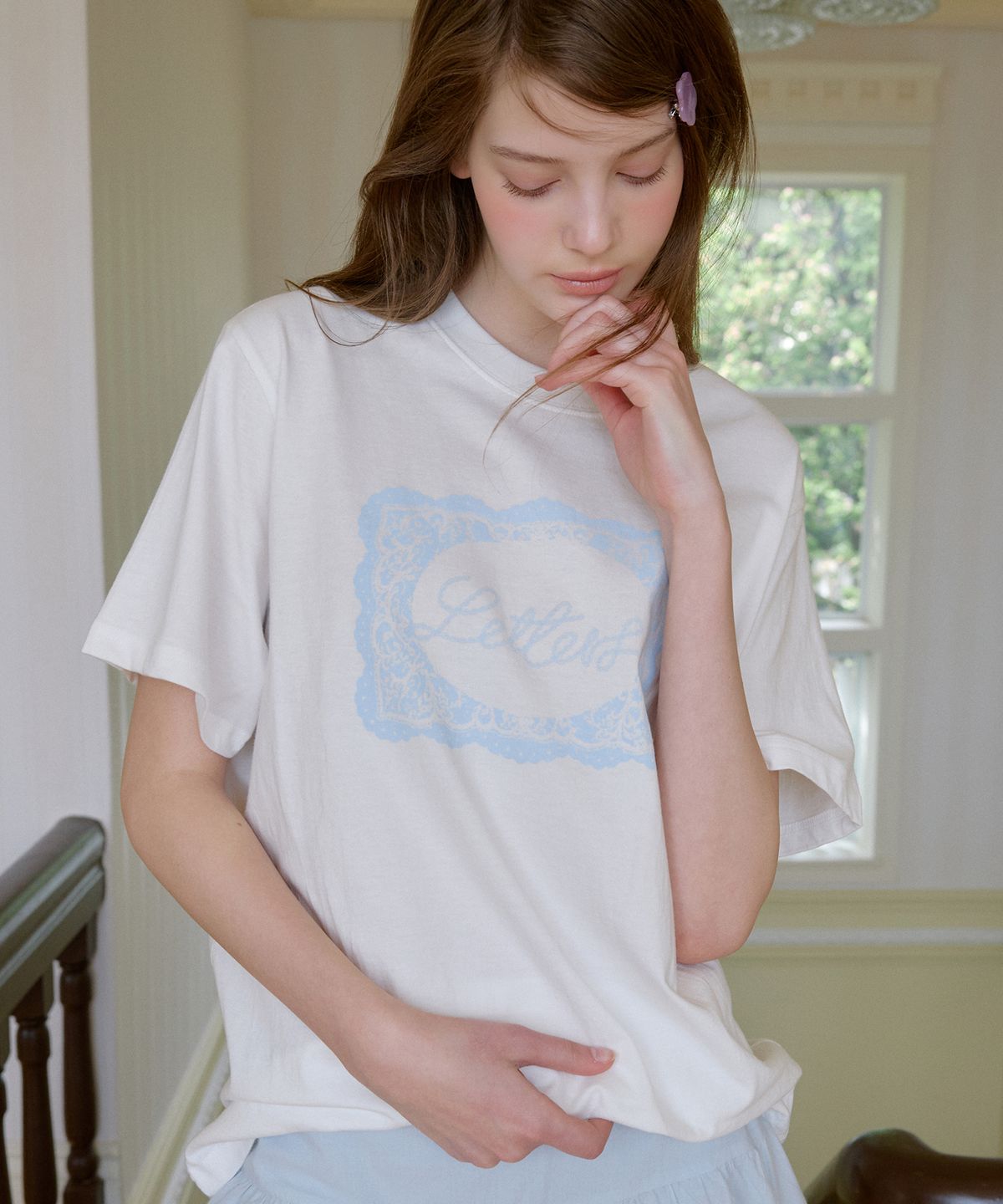 레터프롬문(LETTER FROM MOON) 레이스 프레임 오버핏 반팔 티셔츠 ( 화이트 )