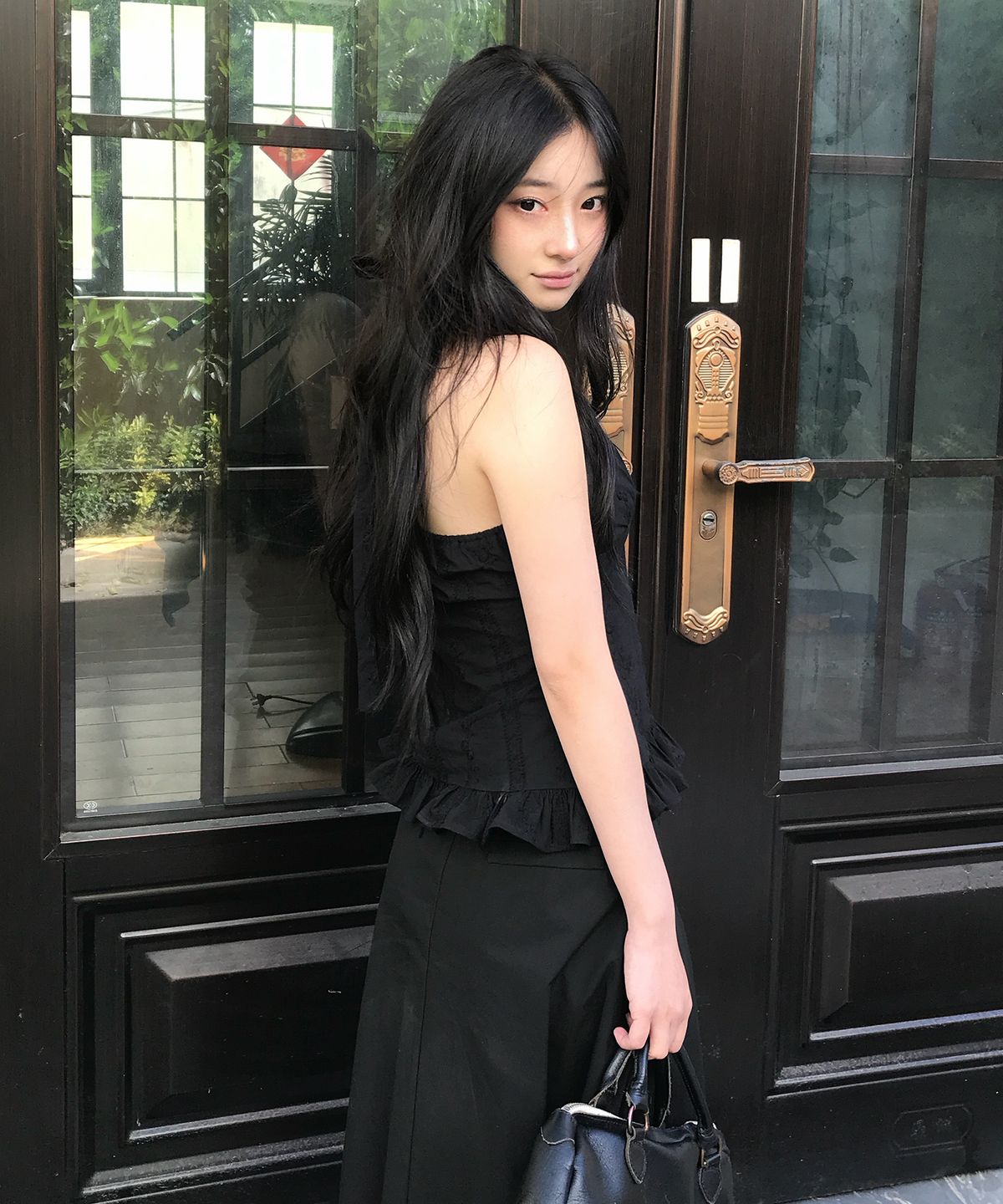 레터프롬문(LETTER FROM MOON) 펀칭 레이스 홀터넥 슬리브리스 ( 블랙 )