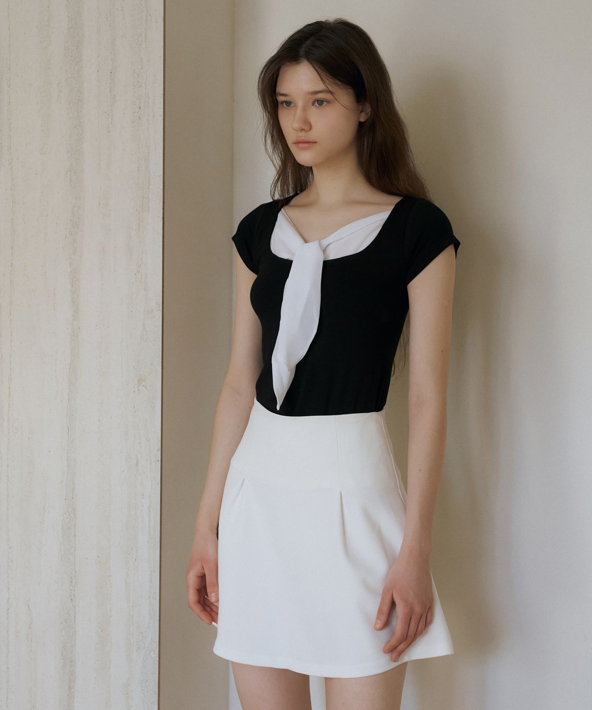 리올그(REORG) WA TIE SQUARE NECK T-SHIRT BLACK