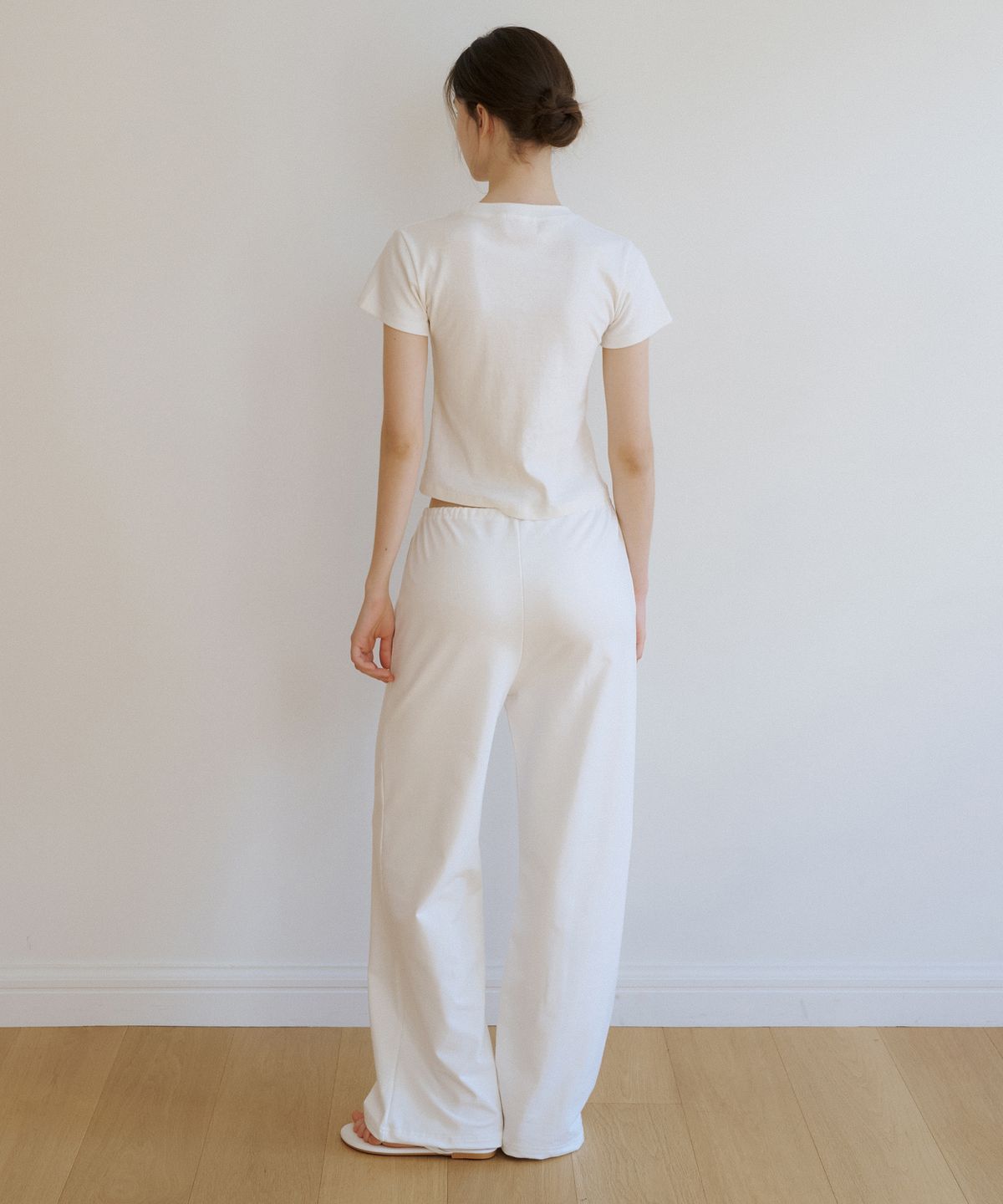 리올그(REORG) REORG ROSE WIDE SWEAT PANTS WHITE