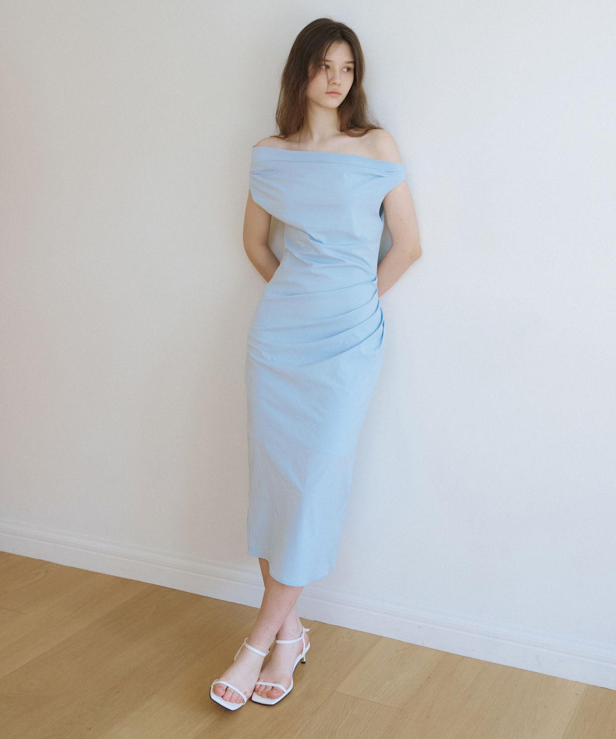 리올그(REORG) WA UNBALANCED DRAPE SLEEVELESS OPS SKY BLUE