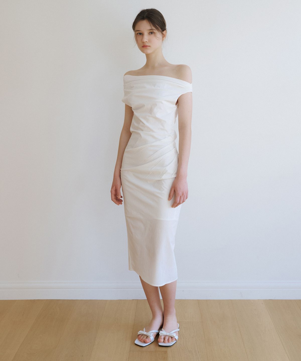 리올그(REORG) WA UNBALANCED DRAPE SLEEVELESS OPS WHITE