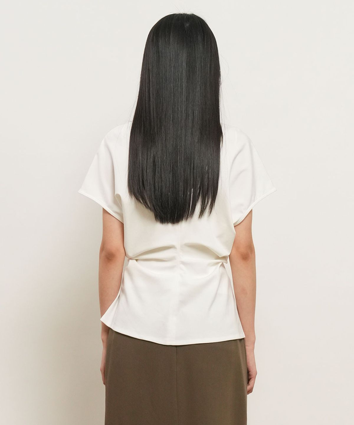 제너럴아이디어(GENERALIDEA) 백 포인트 드레이프 티셔츠 [OFF WHITE] / GF2LTS524