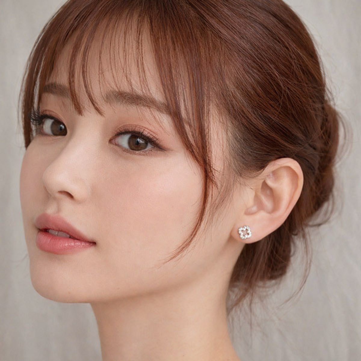 메종드쉬(MAISON DE SHE) 여성 귀걸이 러블리 큐빅 클로버 피어싱 BCE007