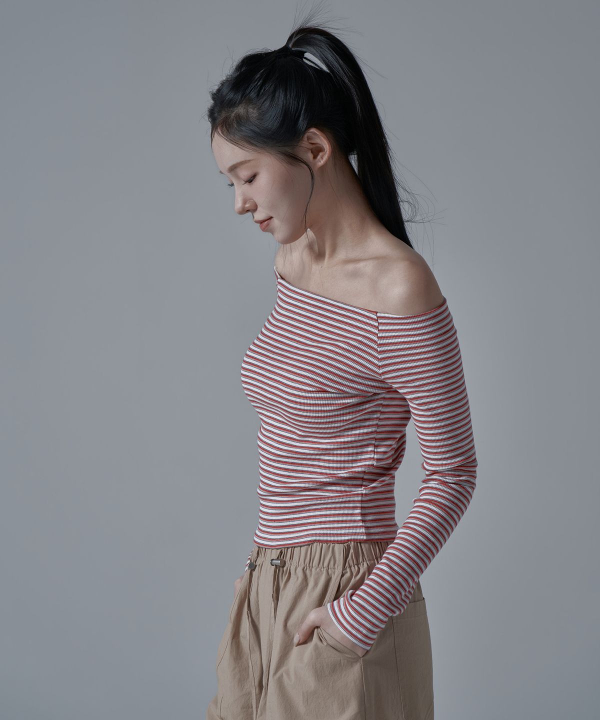와르 포 우먼(WAARFORWOMAN) WT-74 골지 오프숄더 티셔츠_레드