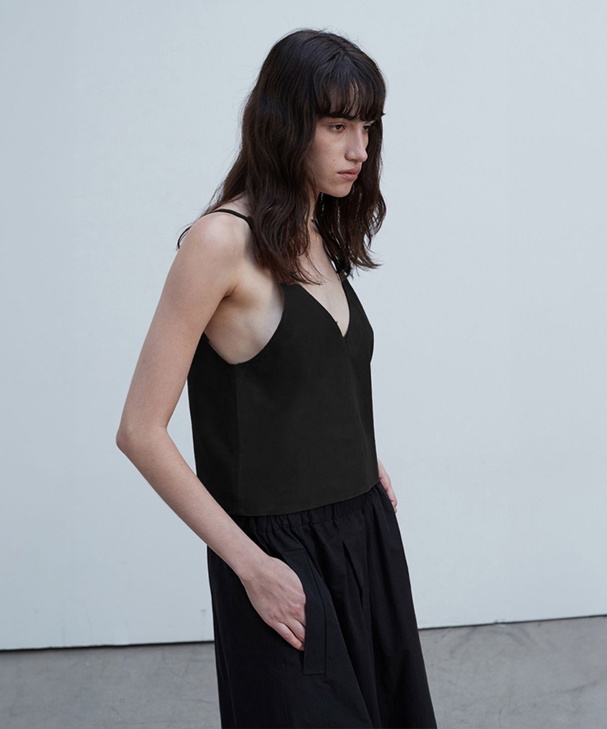 베르데마르(VERDEMAR) Suede V-Neck Bustier Top_Black