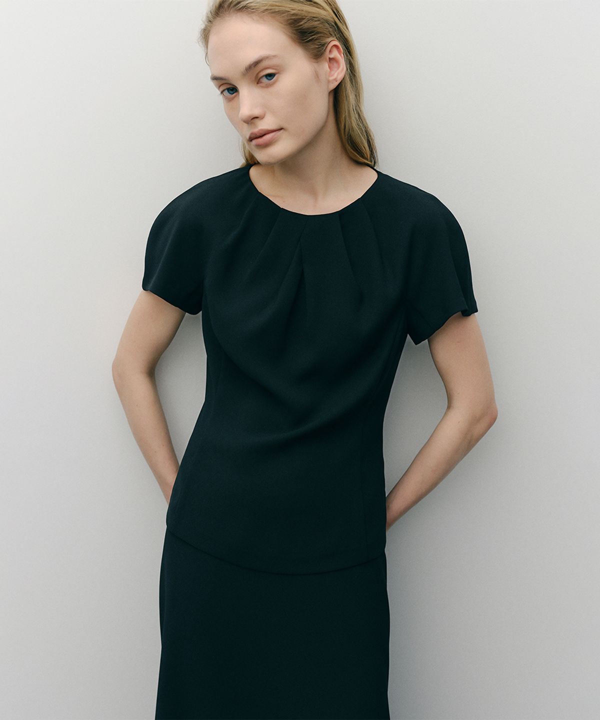 이아(EAAH) VELIN BLOUSE (BLACK)