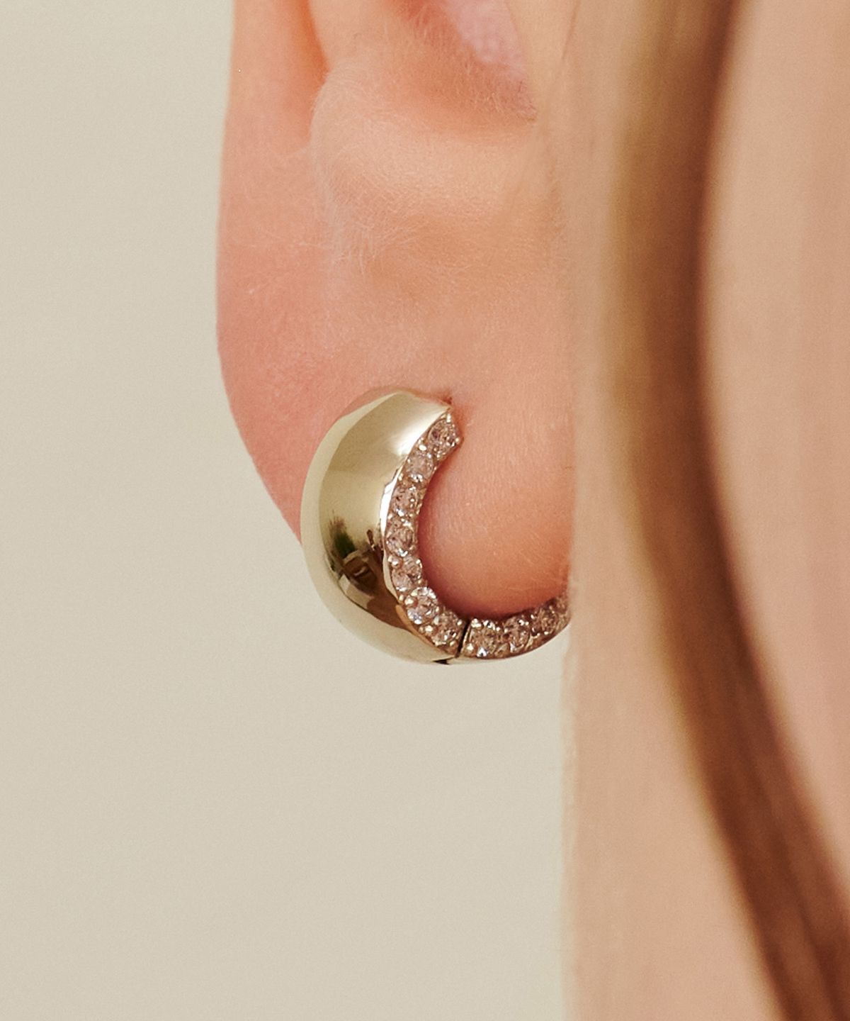 러비앤비(LOVEENB) [14K gold] 앵글 글로우 랩다이아몬드 귀걸이